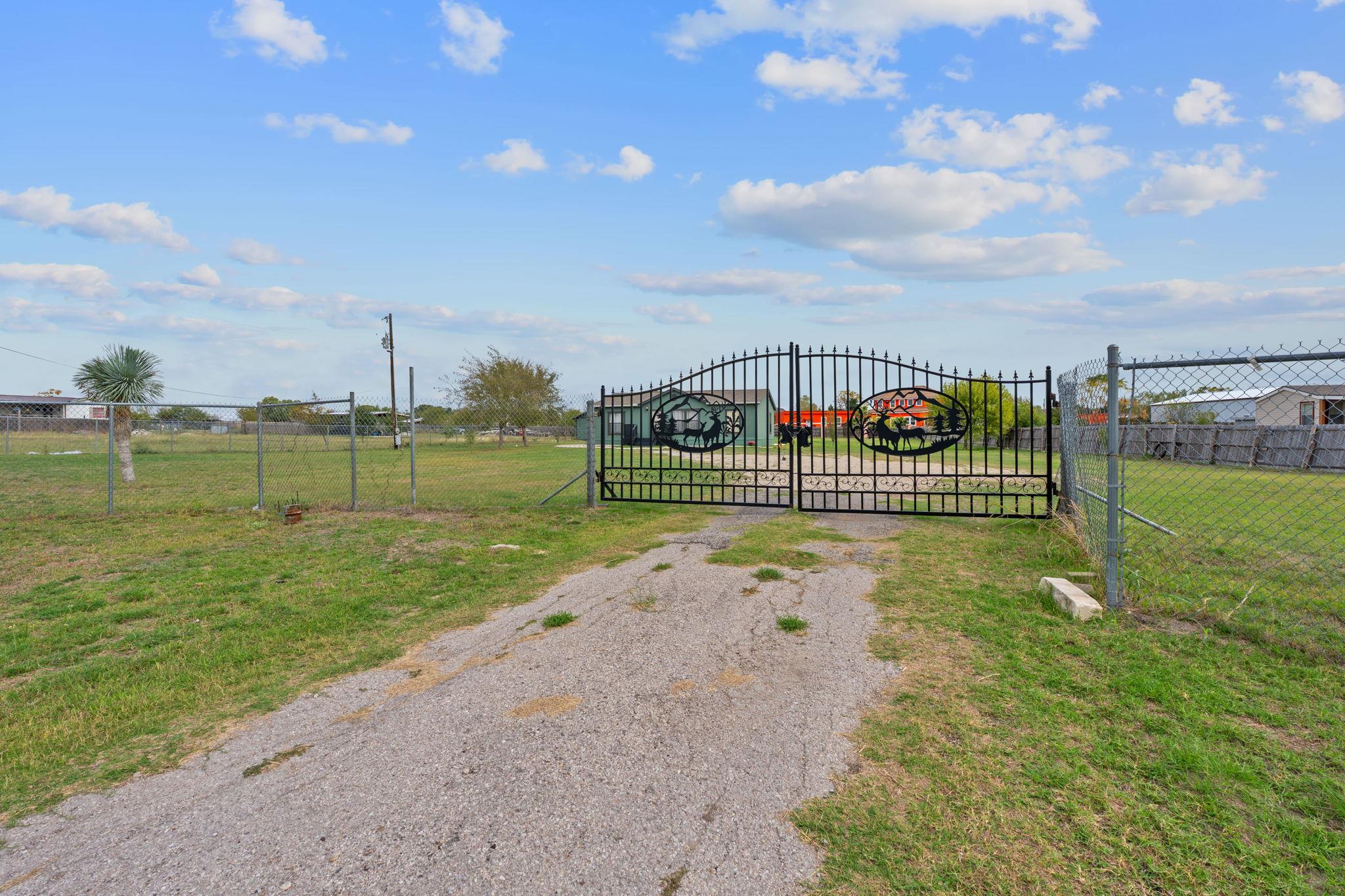 128 Monterrey Hills Dr, Del Valle, TX 78617