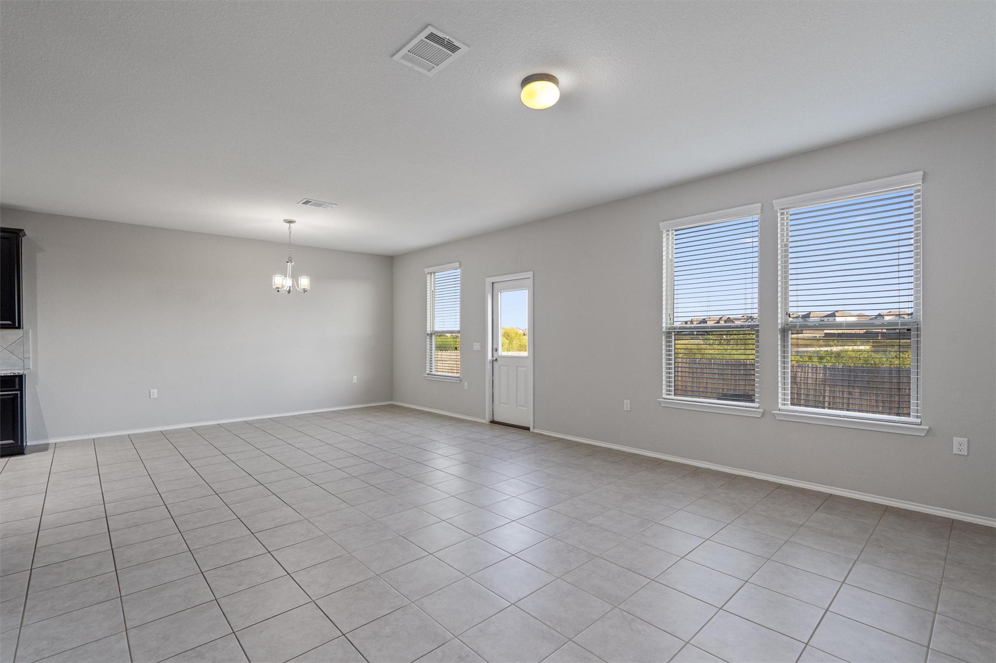 7001 Midlothian Dr, Austin, TX 78754