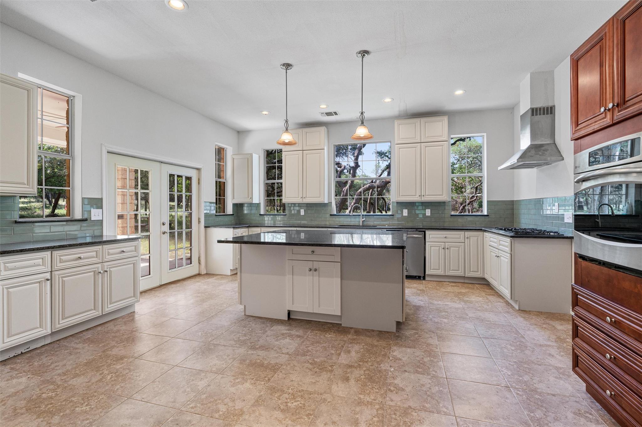 601 Deertrail Dr, San Marcos, TX 78666