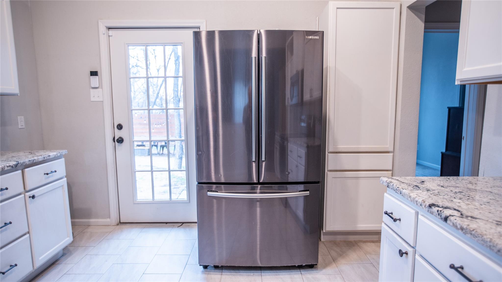 206 W 11th St, Taylor, TX 76574