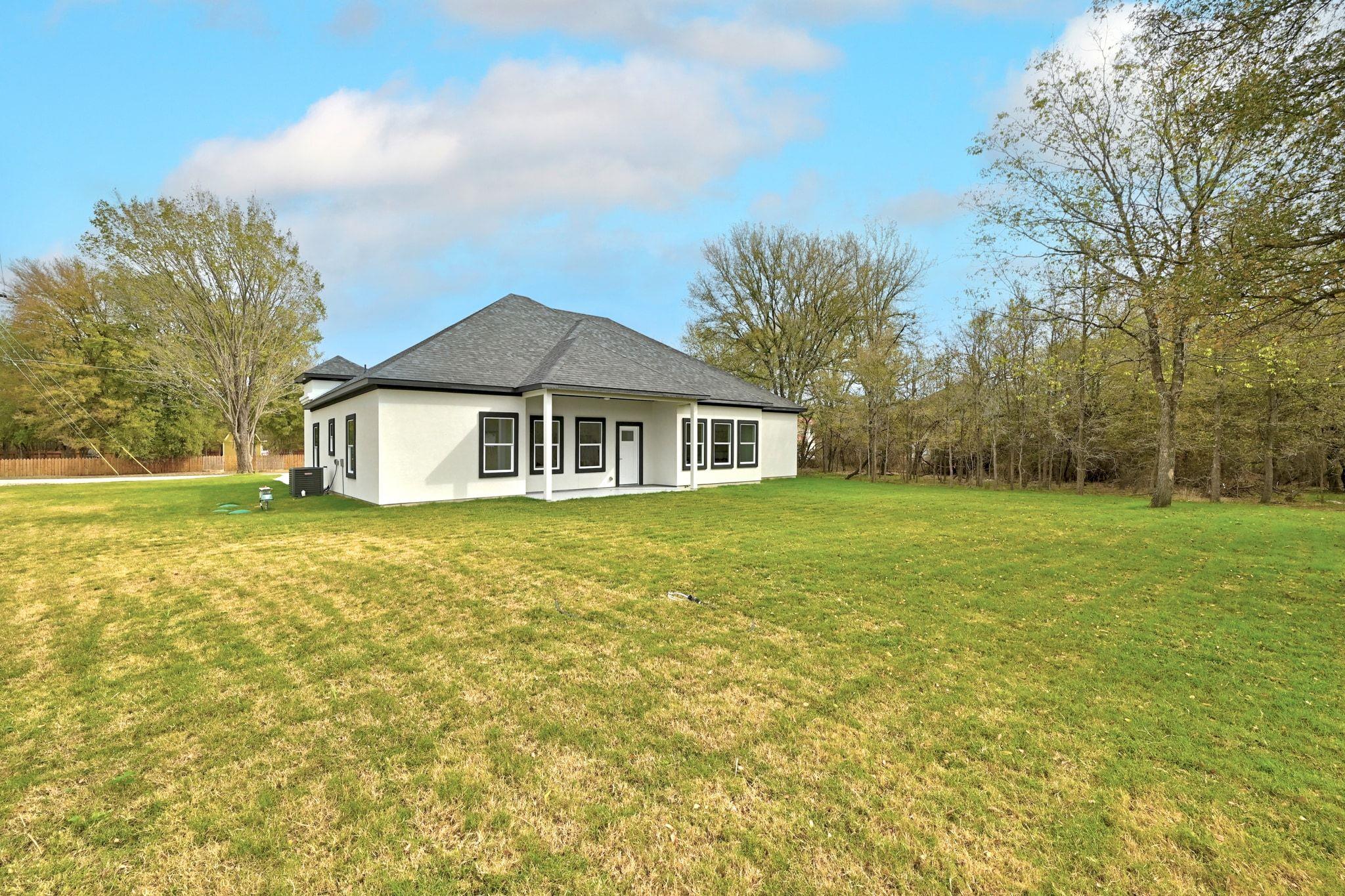 103 Kawainui Ln, Bastrop, TX 78602