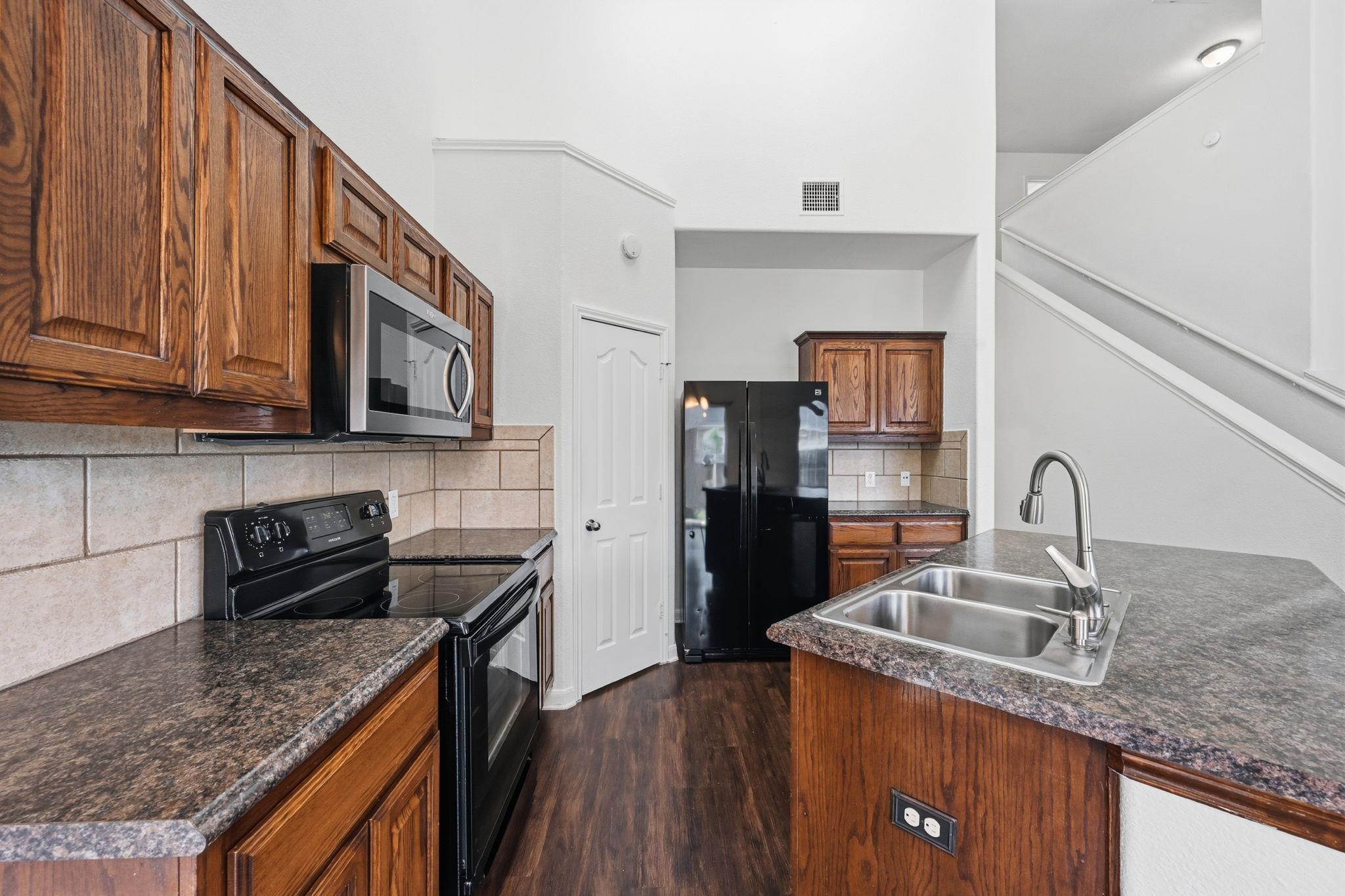 1907 Brewers Pl, Taylor, TX 76574