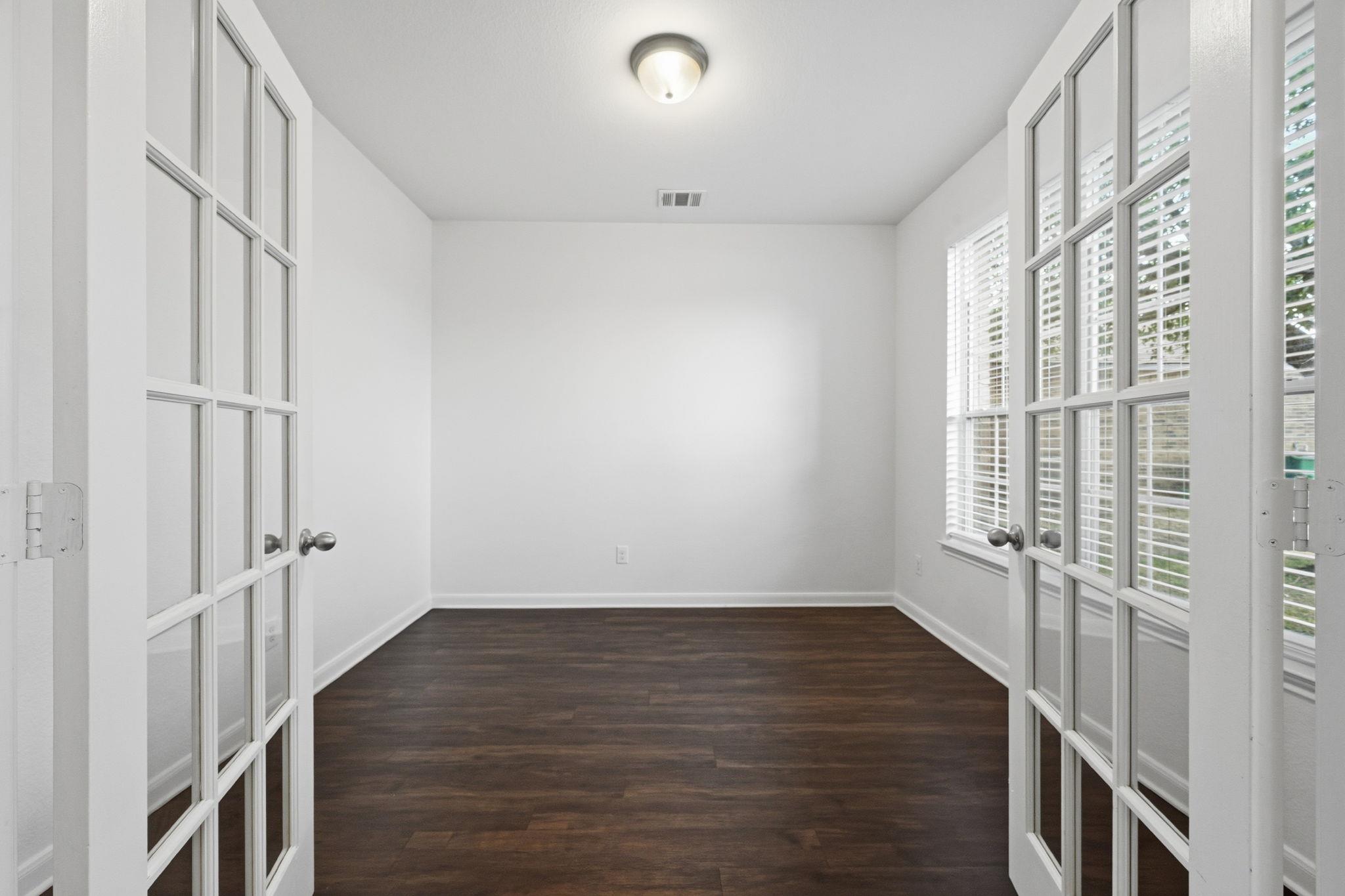 1907 Brewers Pl, Taylor, TX 76574