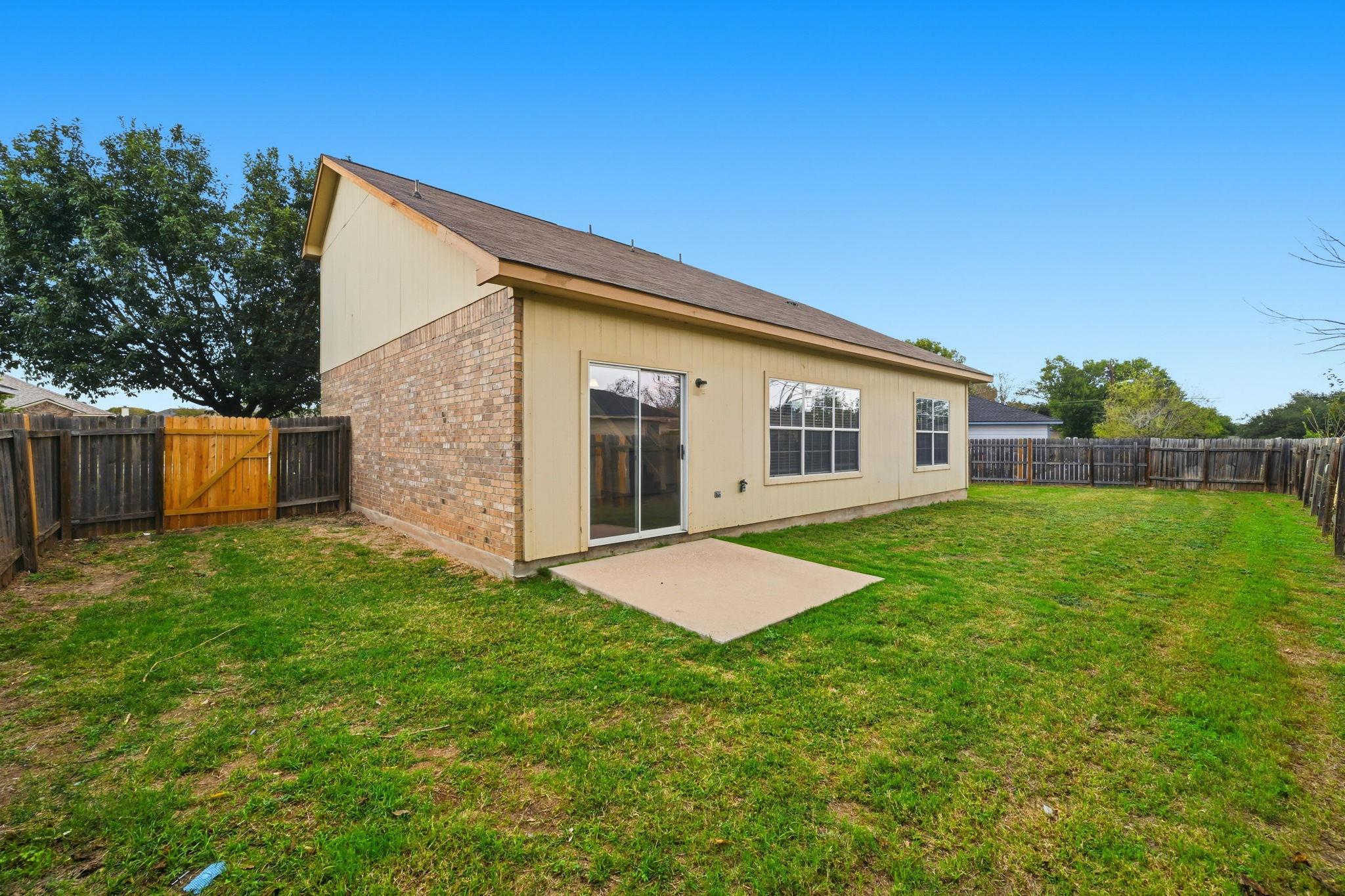 1907 Brewers Pl, Taylor, TX 76574