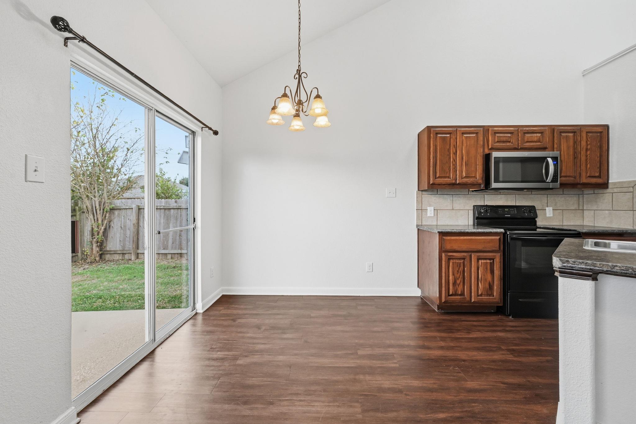 1907 Brewers Pl, Taylor, TX 76574