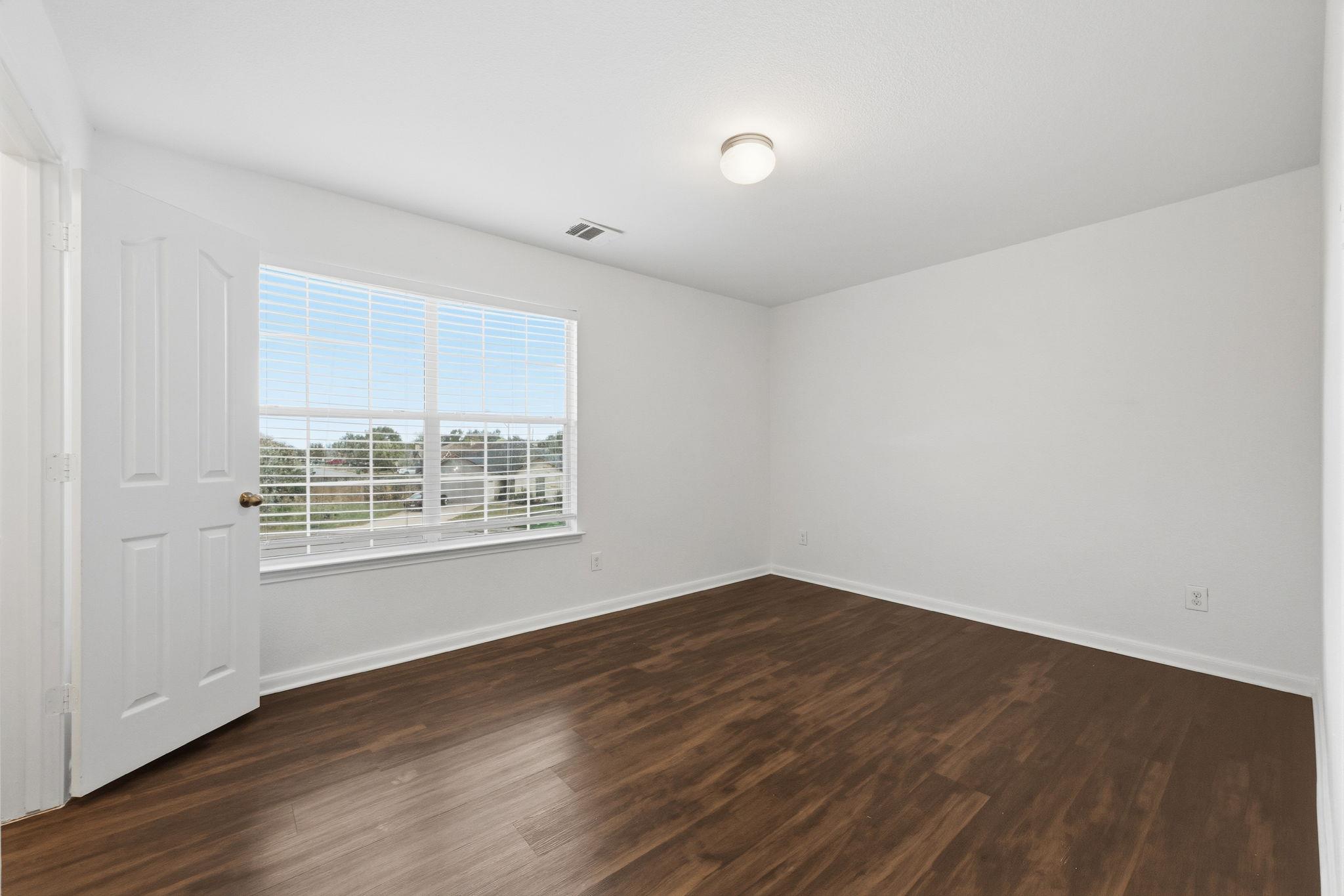 1907 Brewers Pl, Taylor, TX 76574