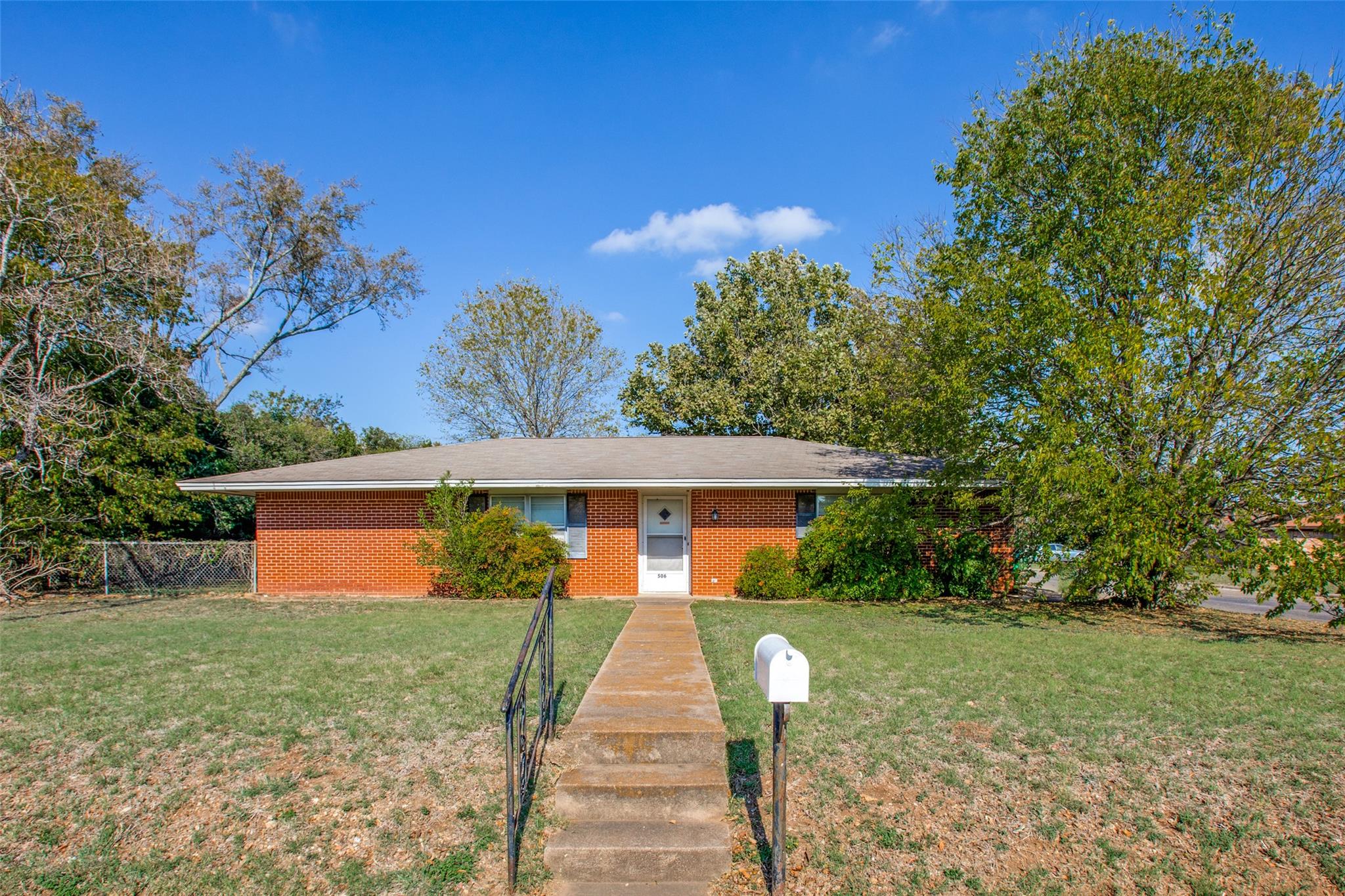 506 E Avenue T, Belton, TX 76513