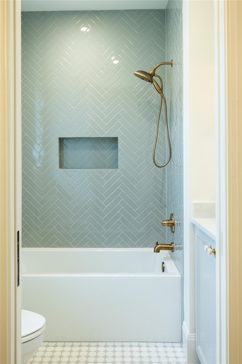 701 Hi Circle North Dr # B, Horseshoe Bay, TX 78657