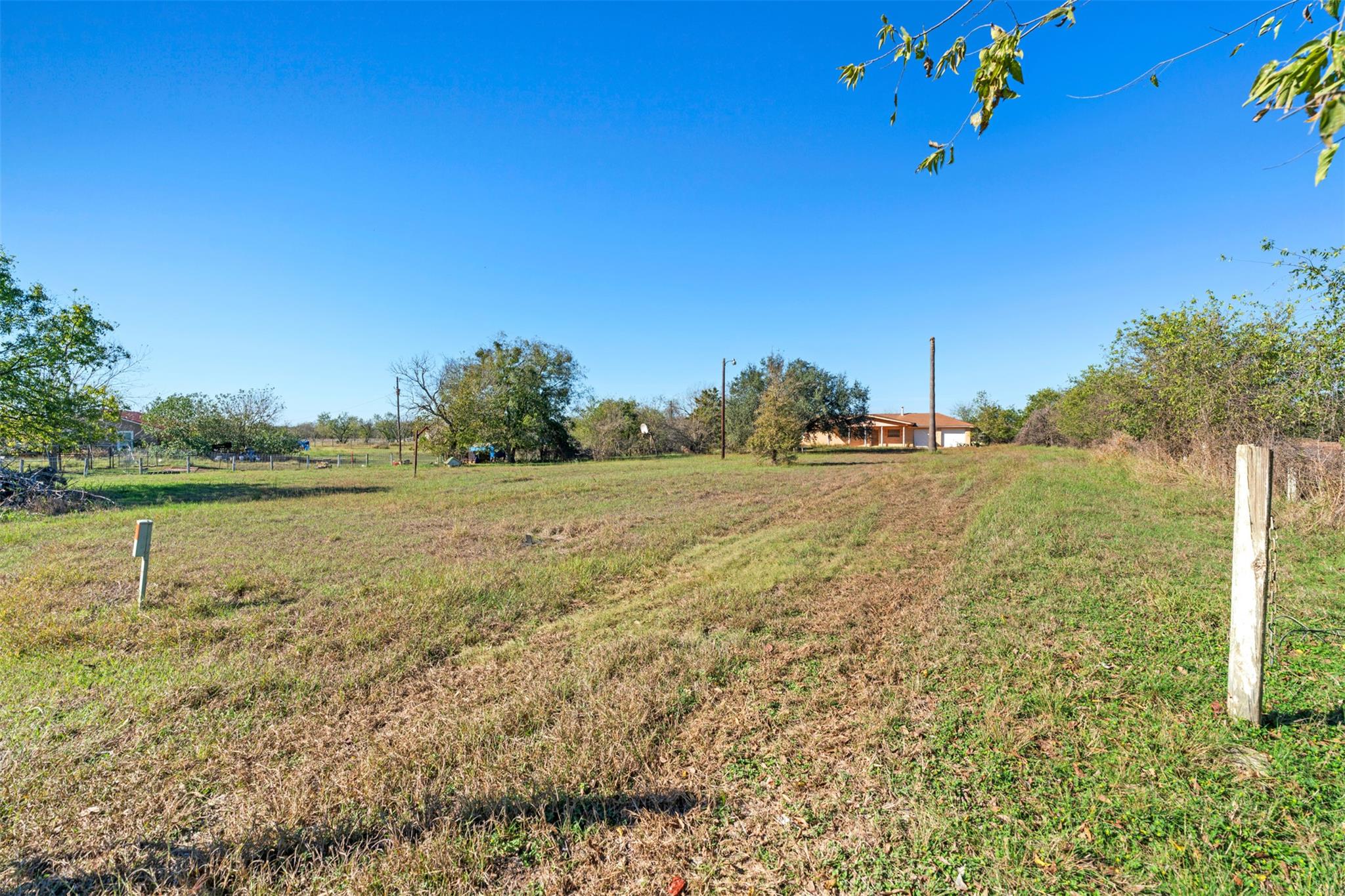 230 County Road 422, Bartlett, TX 76511