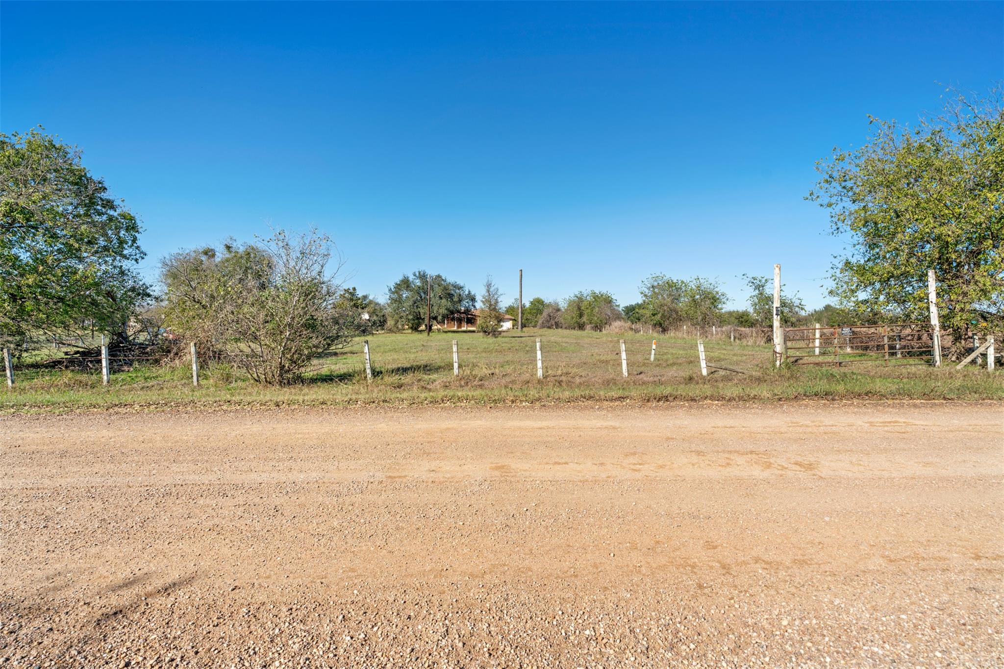 230 County Road 422, Bartlett, TX 76511