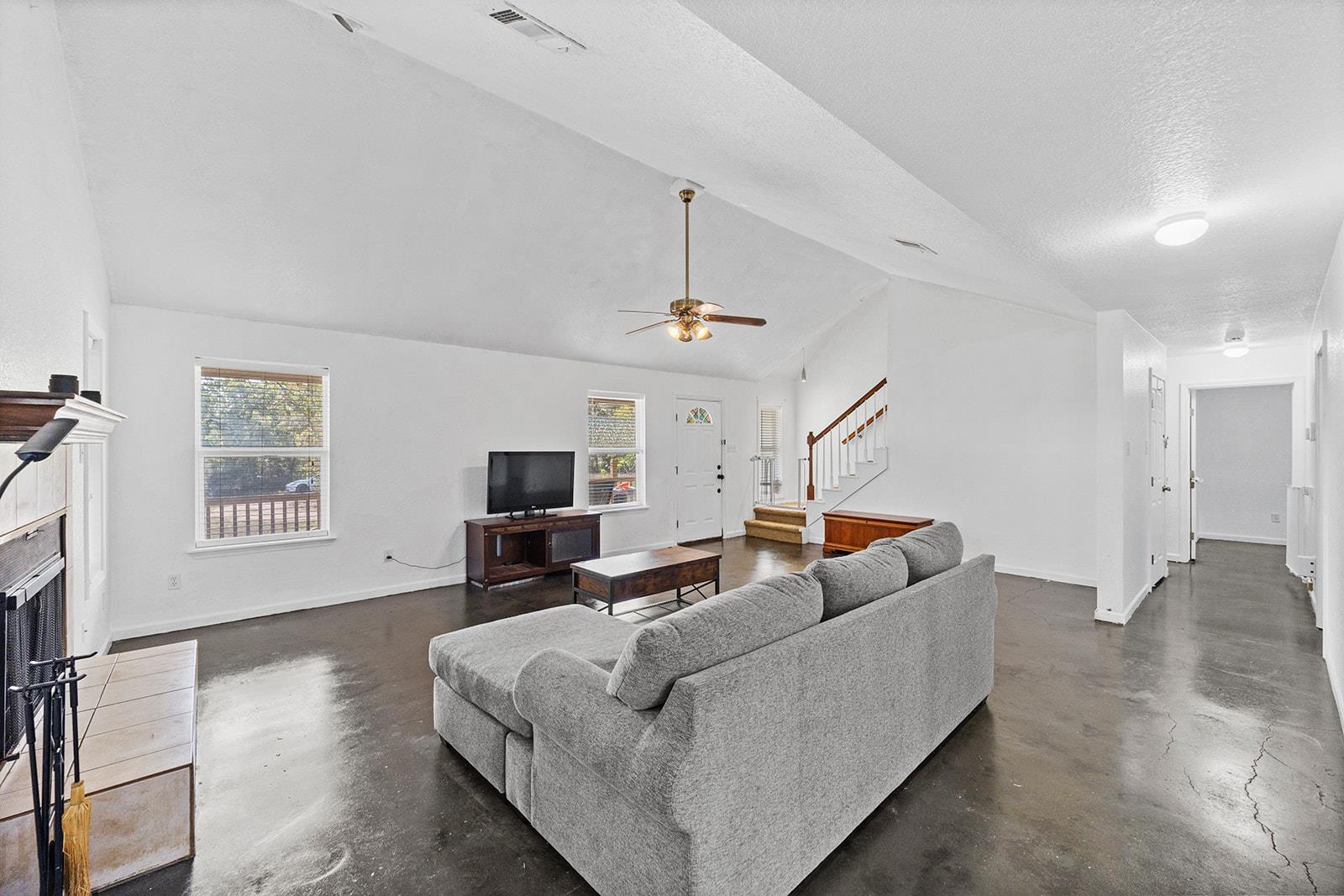 164 Bull Run Rd, Cedar Creek, TX 78612