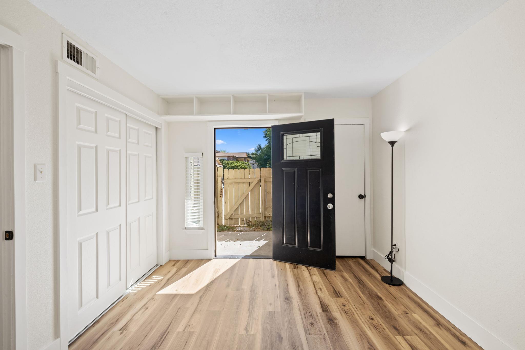 1705 Crossing Pl # 117B, Austin, TX 78741