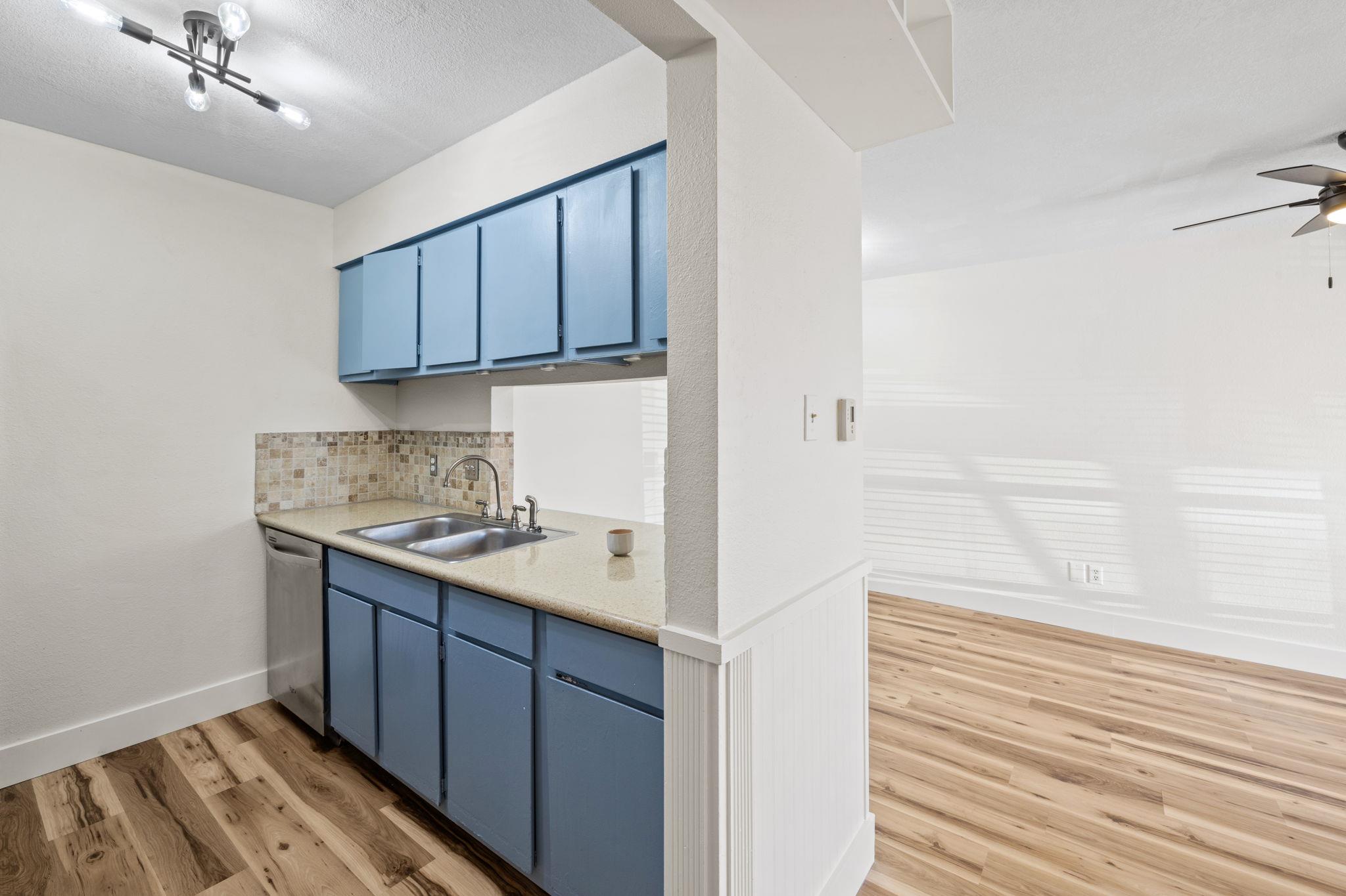 1705 Crossing Pl # 117B, Austin, TX 78741