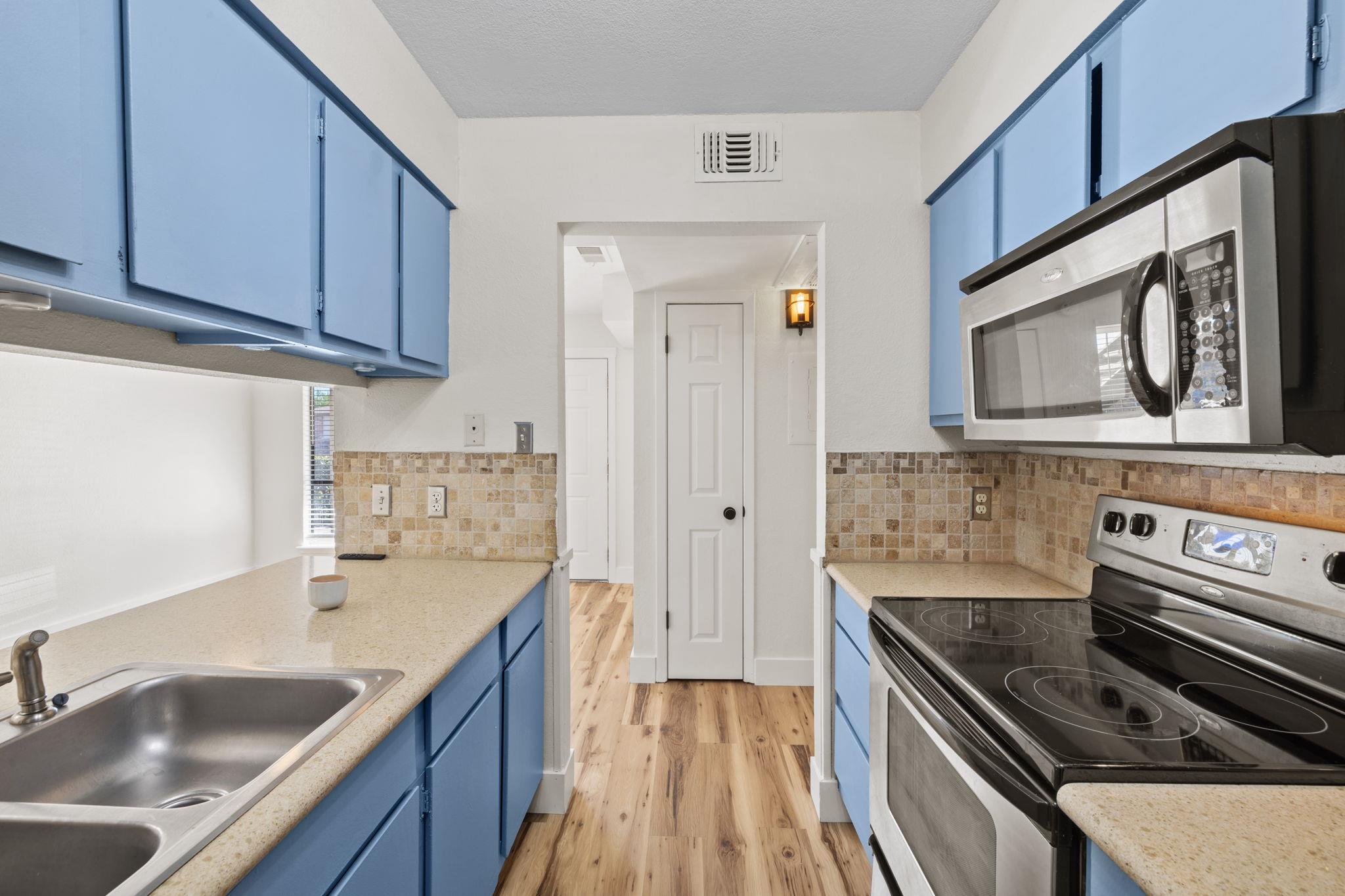 1705 Crossing Pl # 117B, Austin, TX 78741