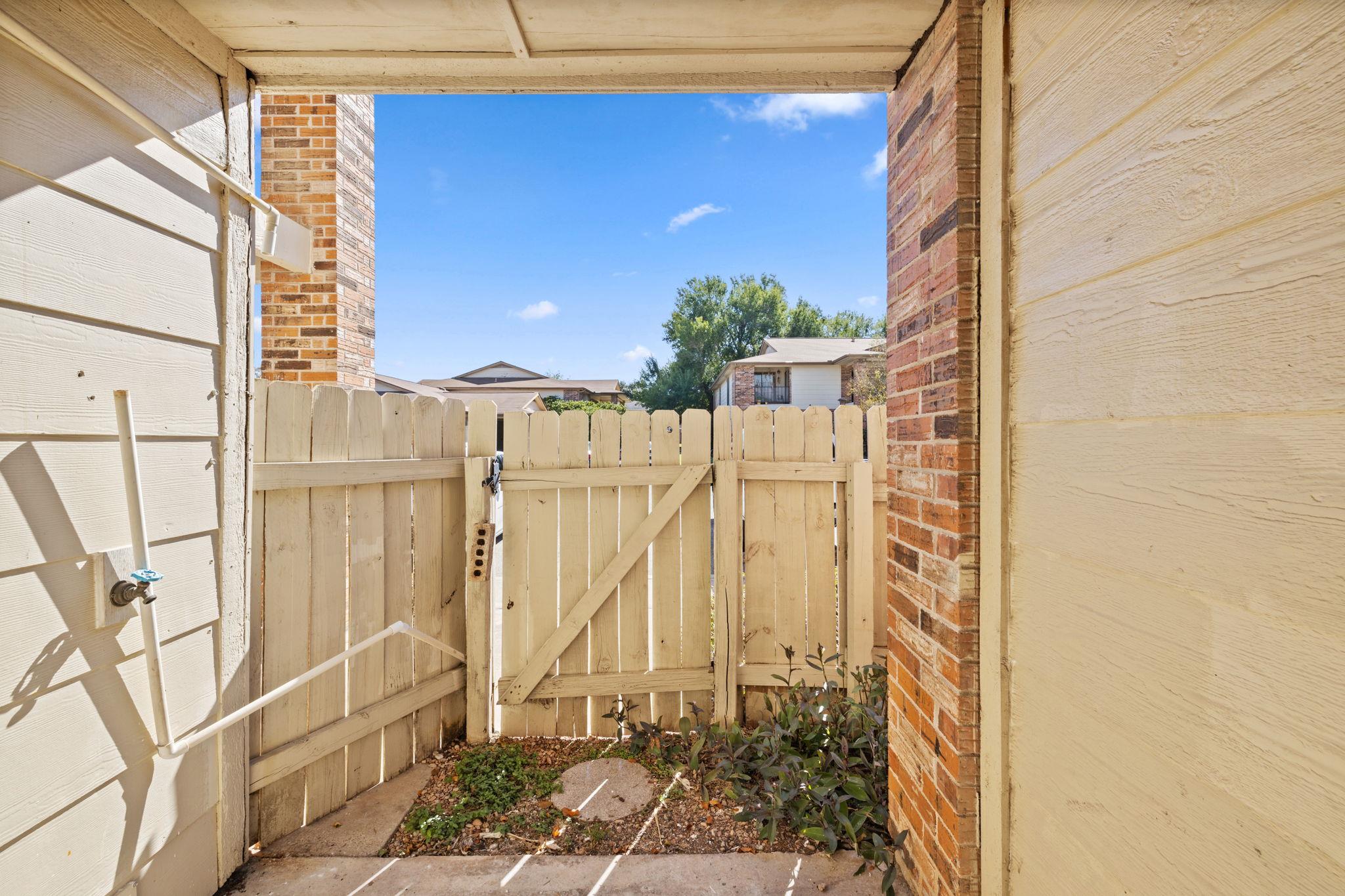 1705 Crossing Pl # 117B, Austin, TX 78741