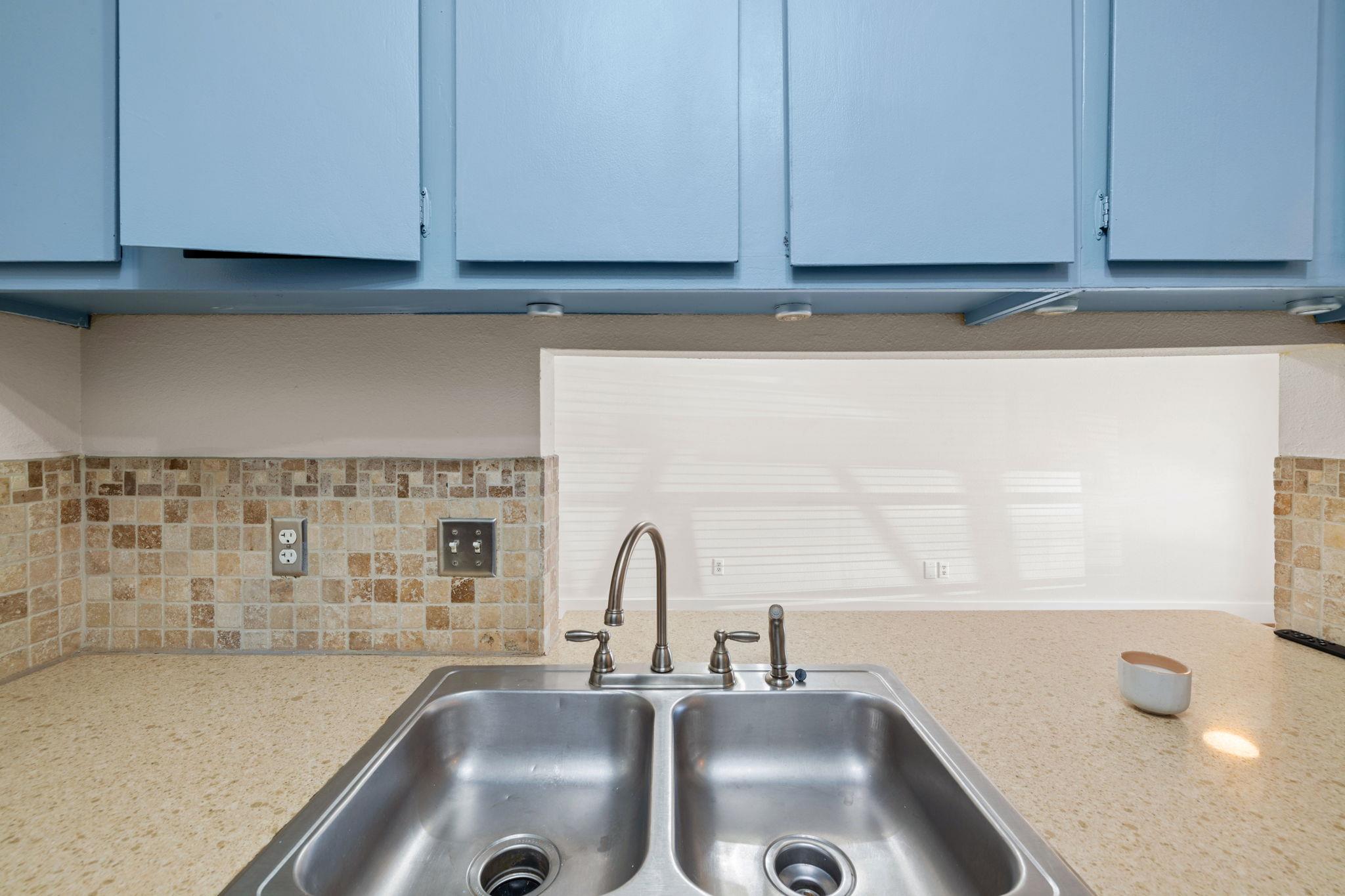 1705 Crossing Pl # 117B, Austin, TX 78741