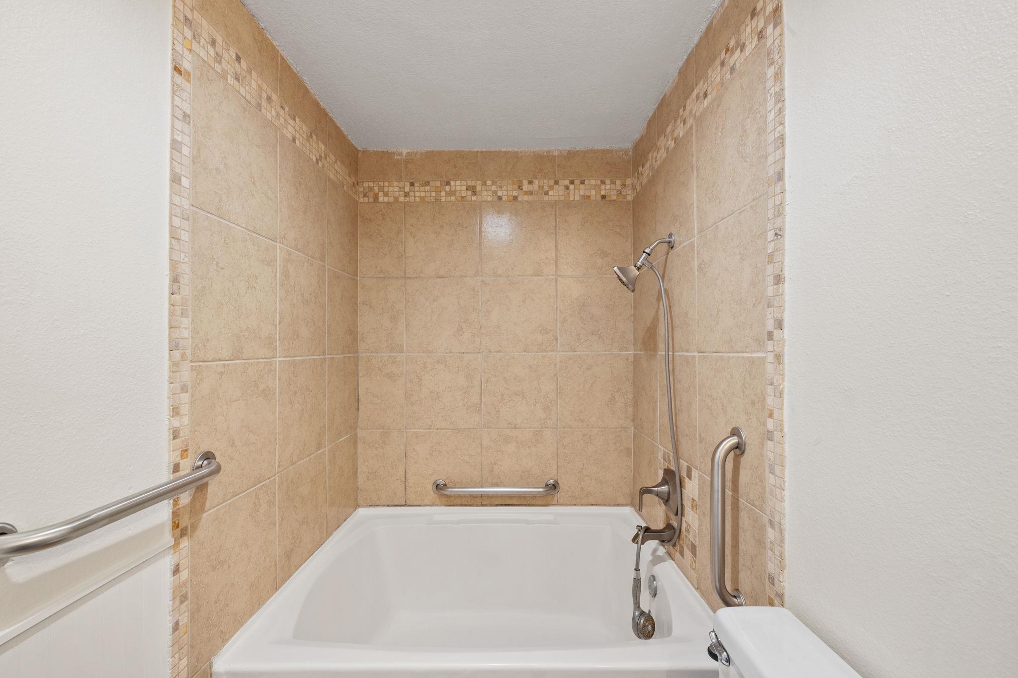 1705 Crossing Pl # 117B, Austin, TX 78741