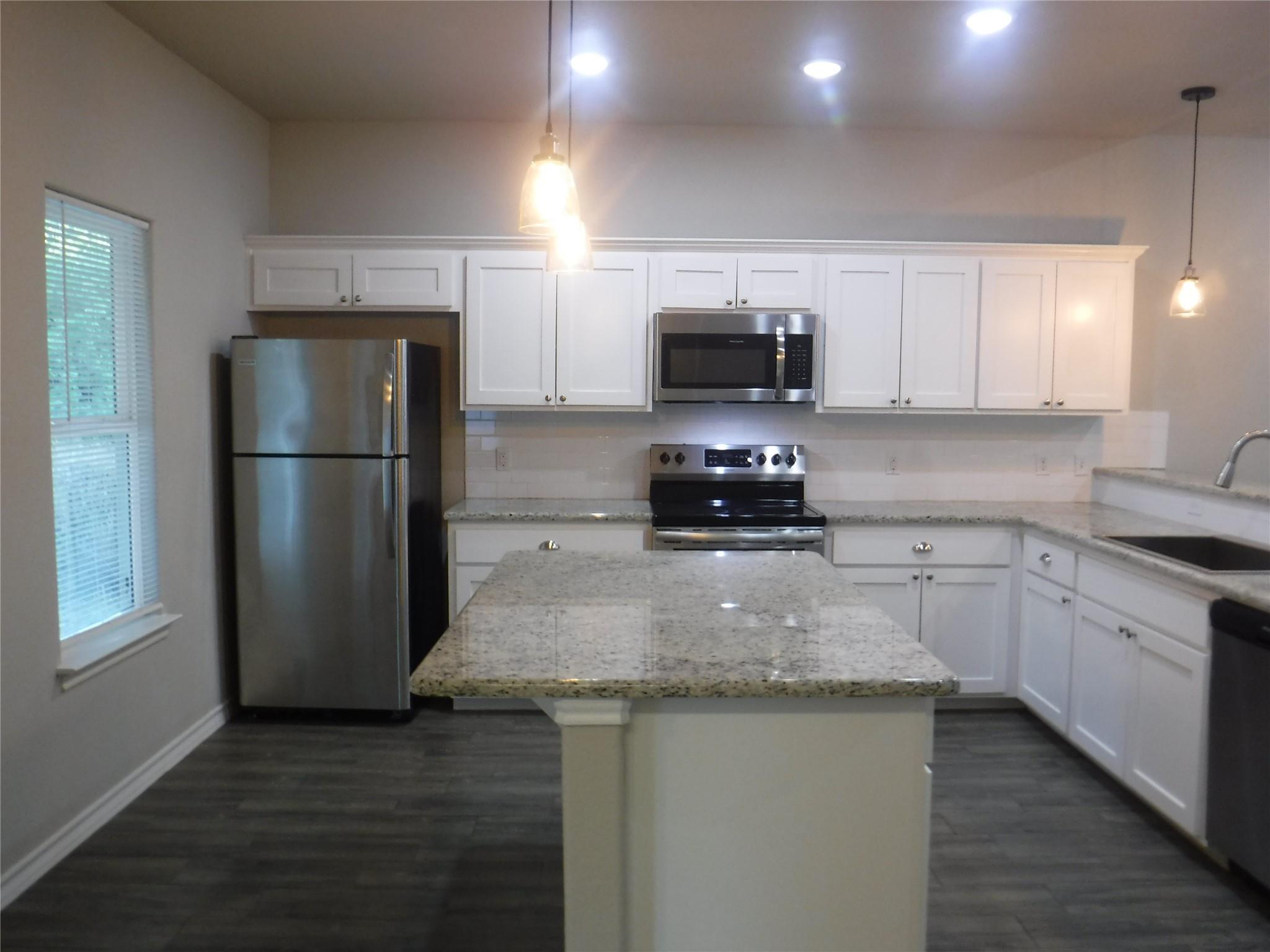 1633 Cree Trl, Kingsland, TX 78639