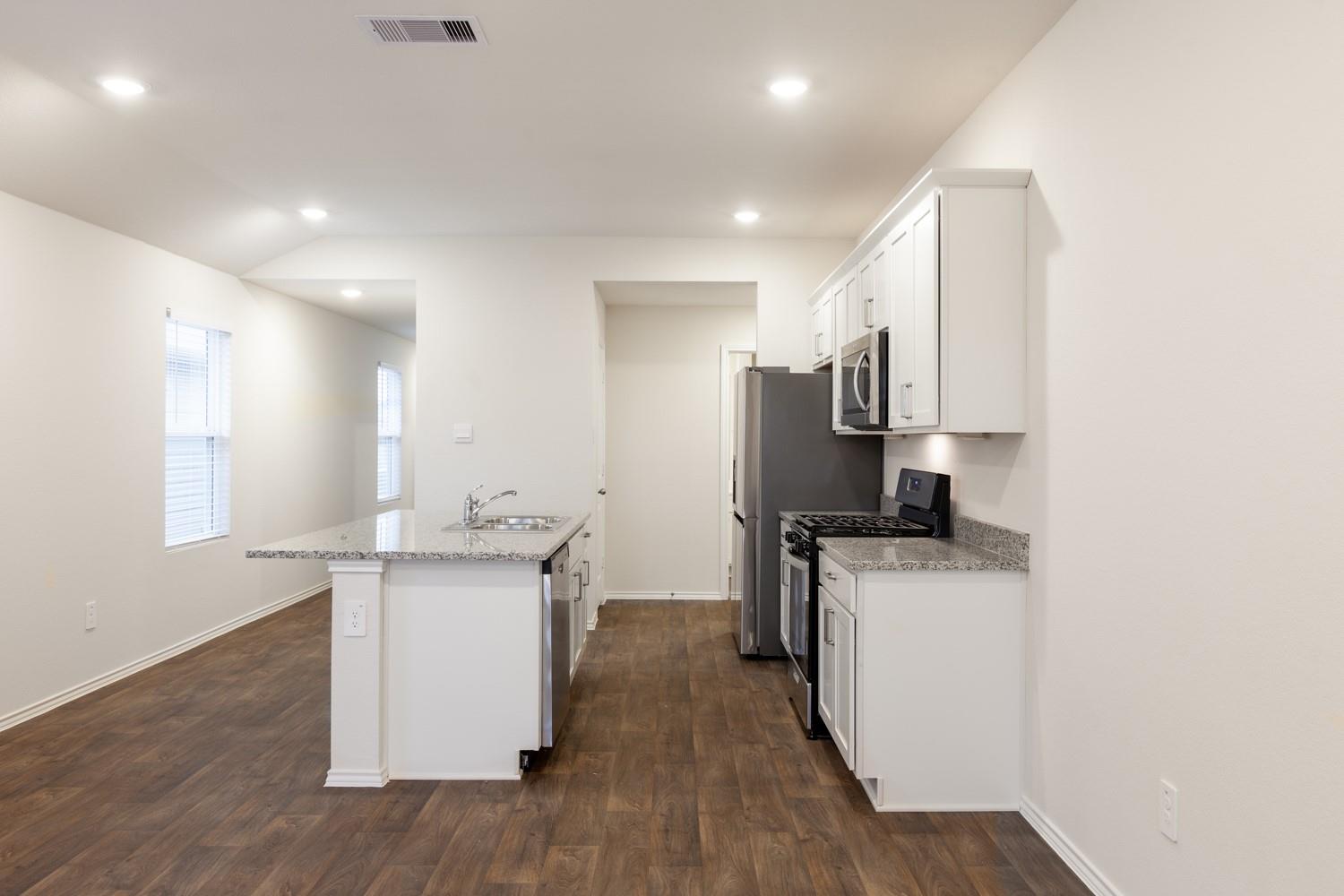 136 Granary Dr, Uhland, TX 78640