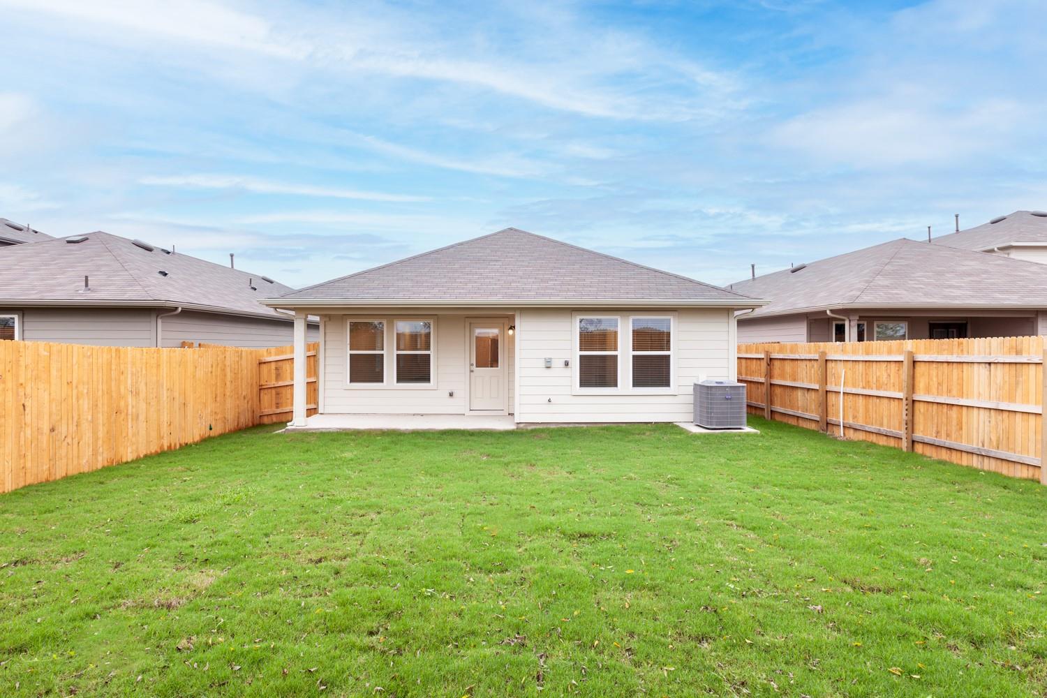 136 Granary Dr, Uhland, TX 78640