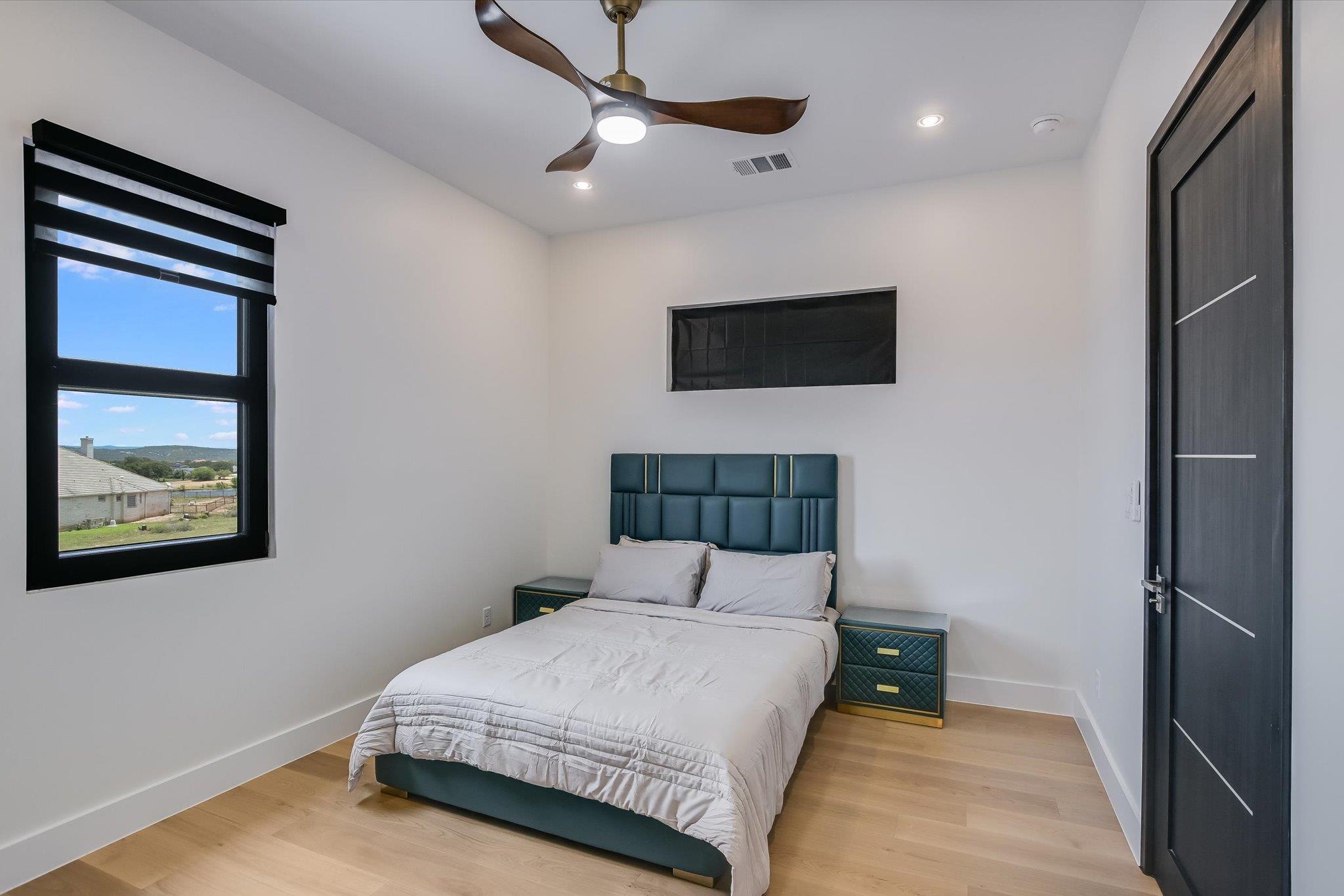 1806 Lauren Dr, Spicewood, TX 78669