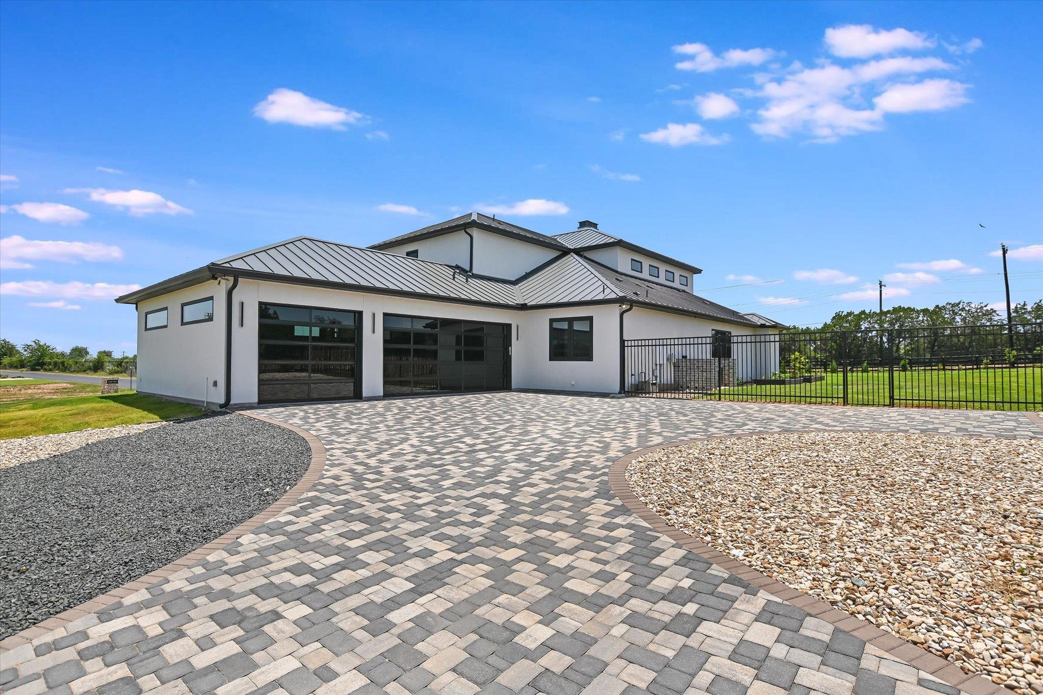 1806 Lauren Dr, Spicewood, TX 78669