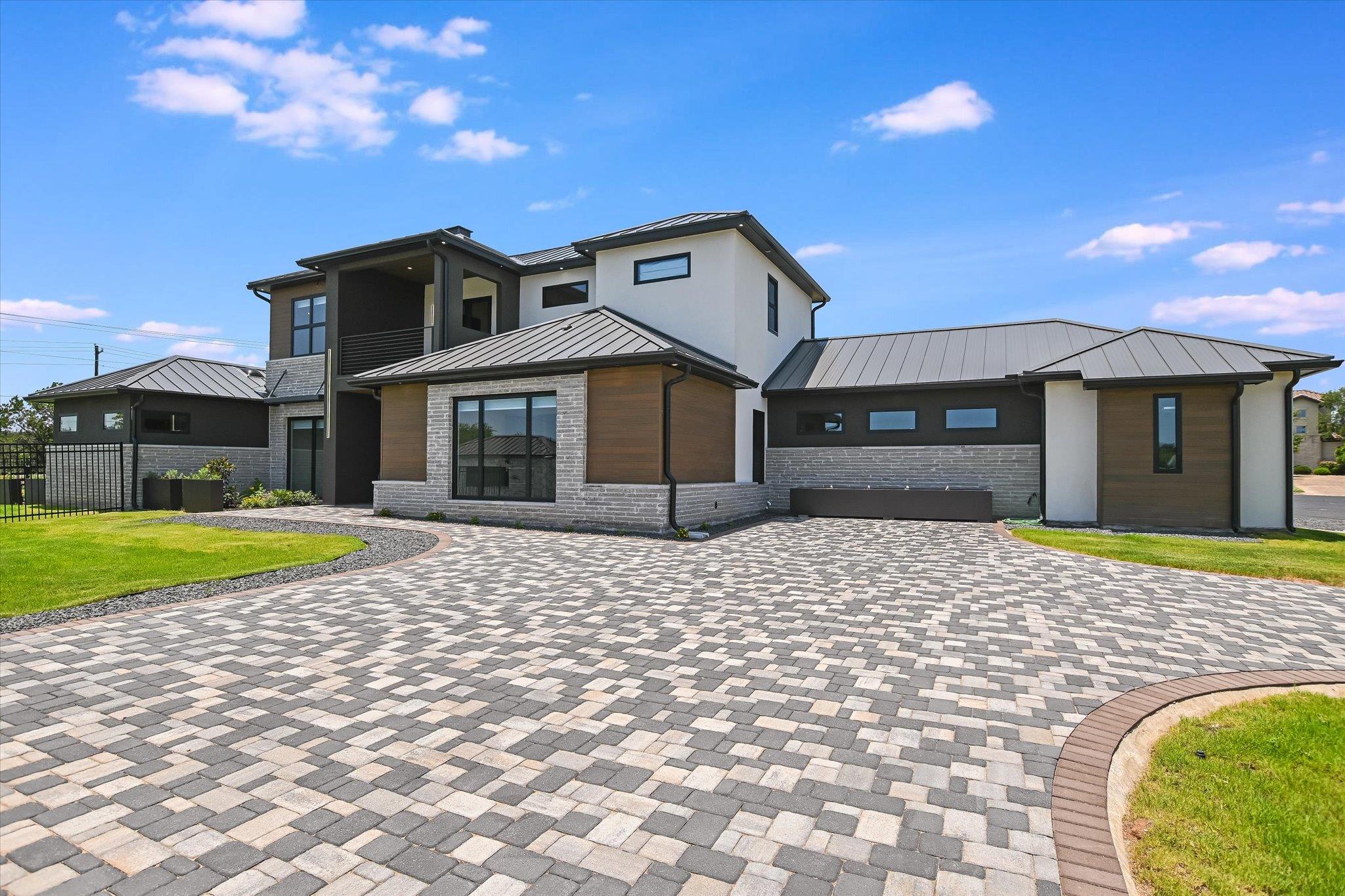 1806 Lauren Dr, Spicewood, TX 78669