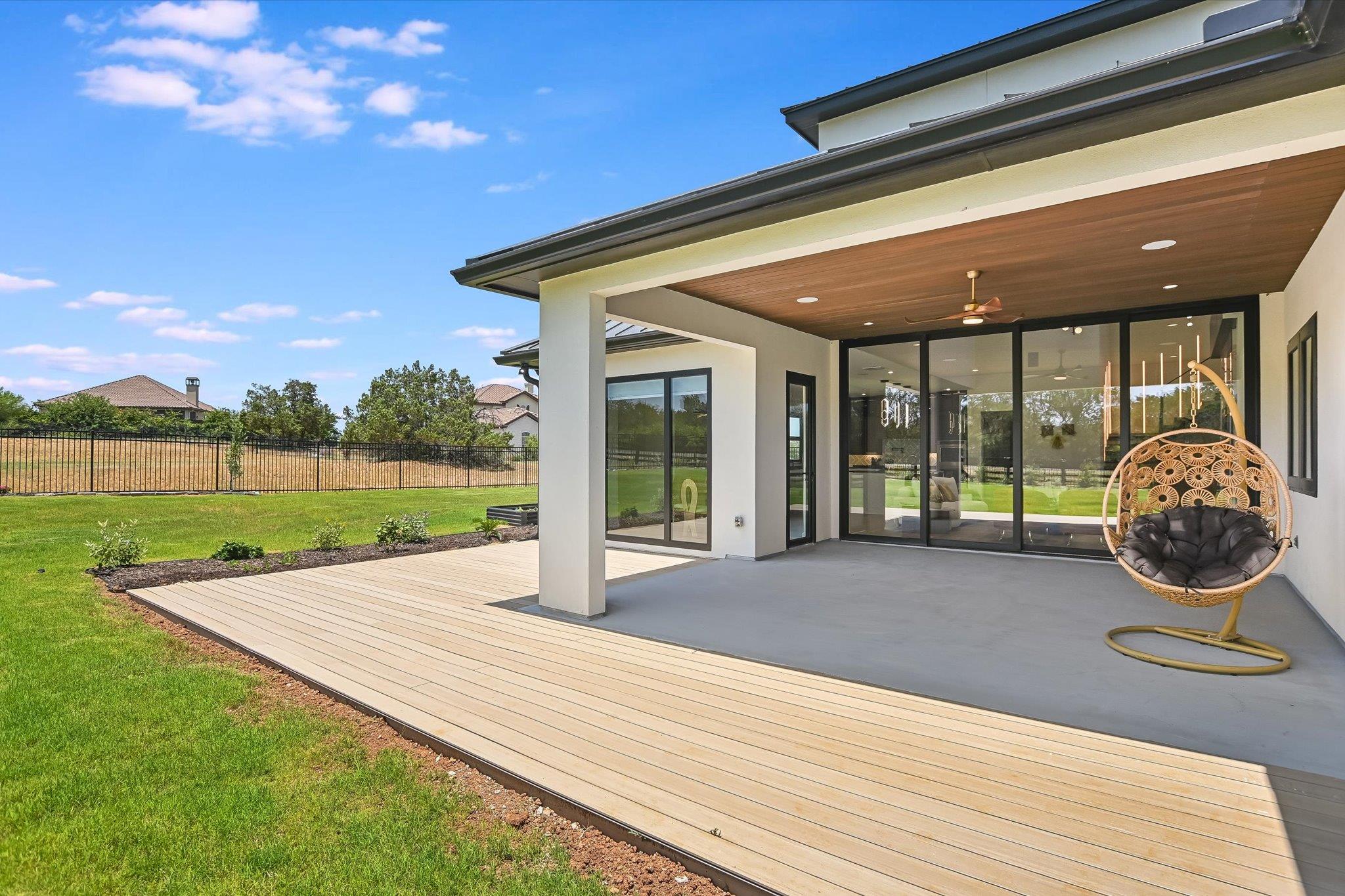 1806 Lauren Dr, Spicewood, TX 78669