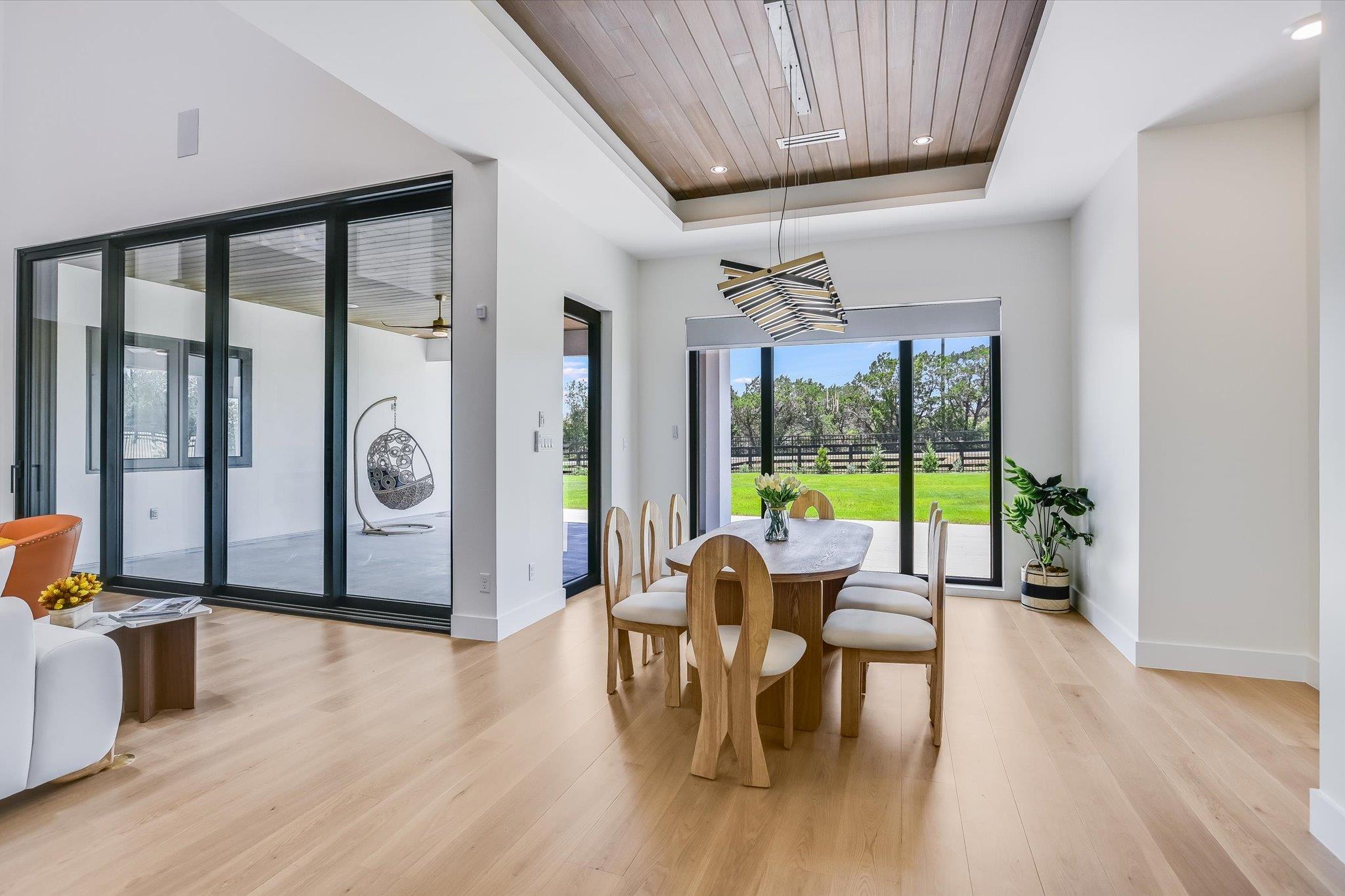 1806 Lauren Dr, Spicewood, TX 78669