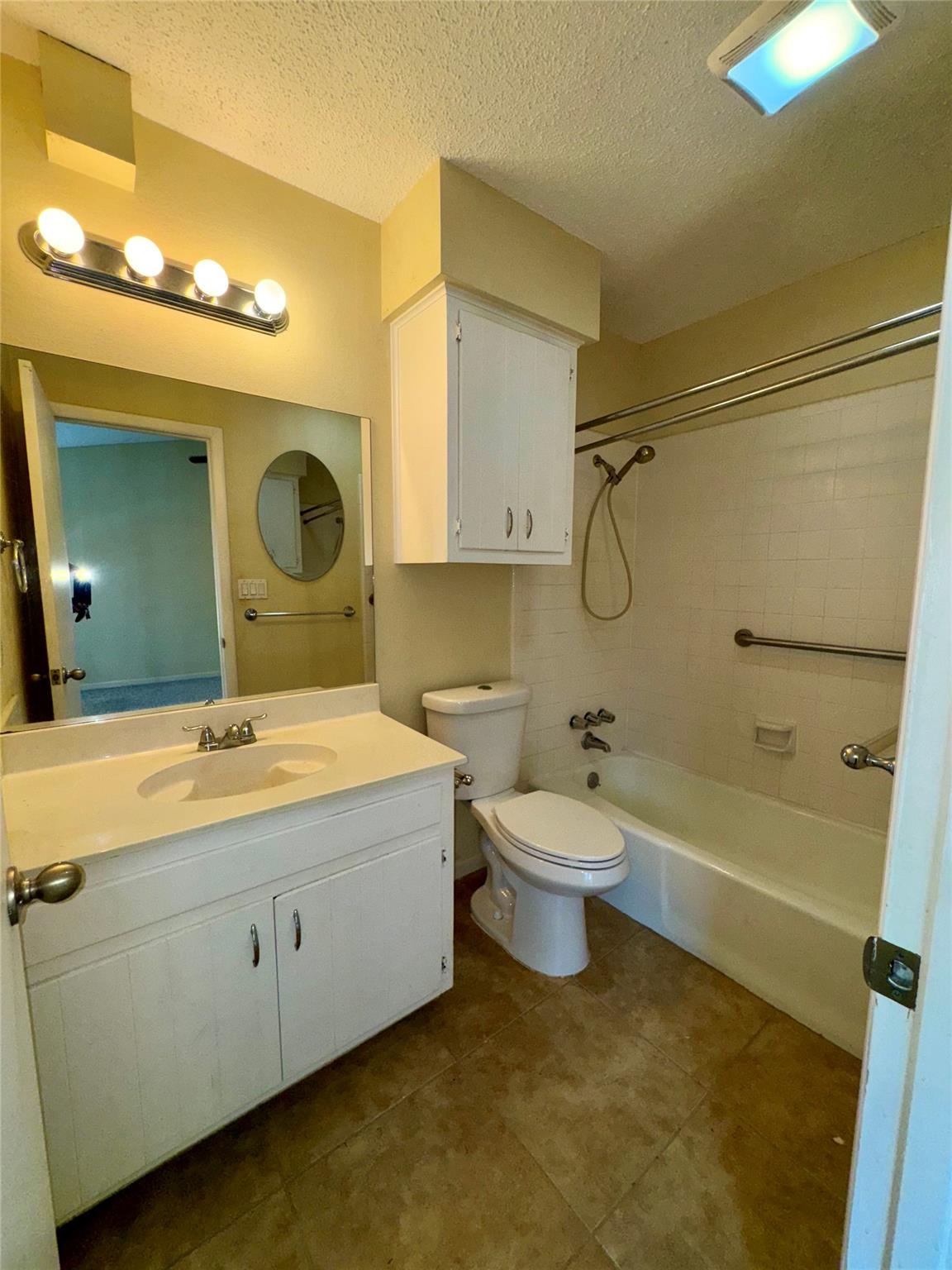 223 Stowaway Cv # B, Lakeway, TX 78734