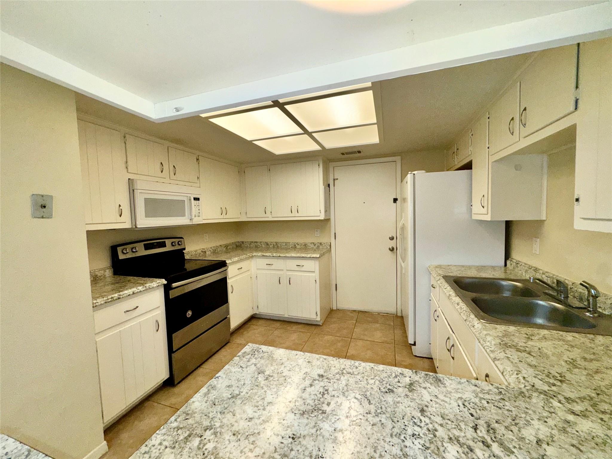 223 Stowaway Cv # B, Lakeway, TX 78734