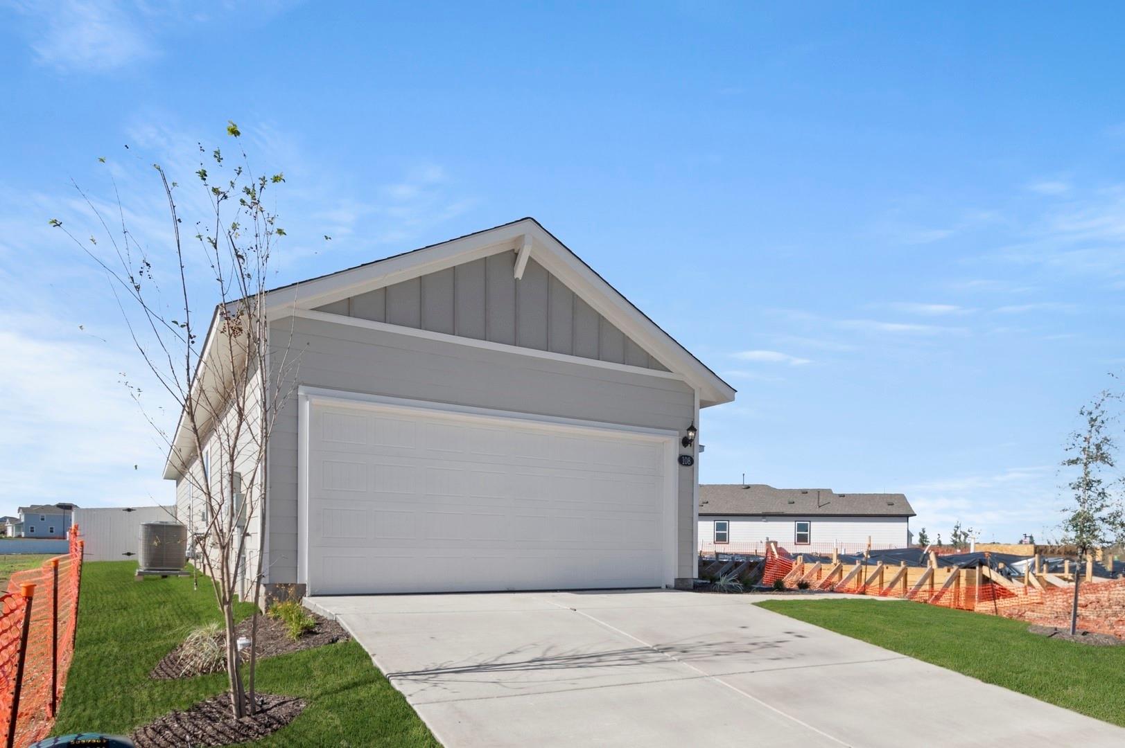 108 Summer Dr, Elgin, TX 78621