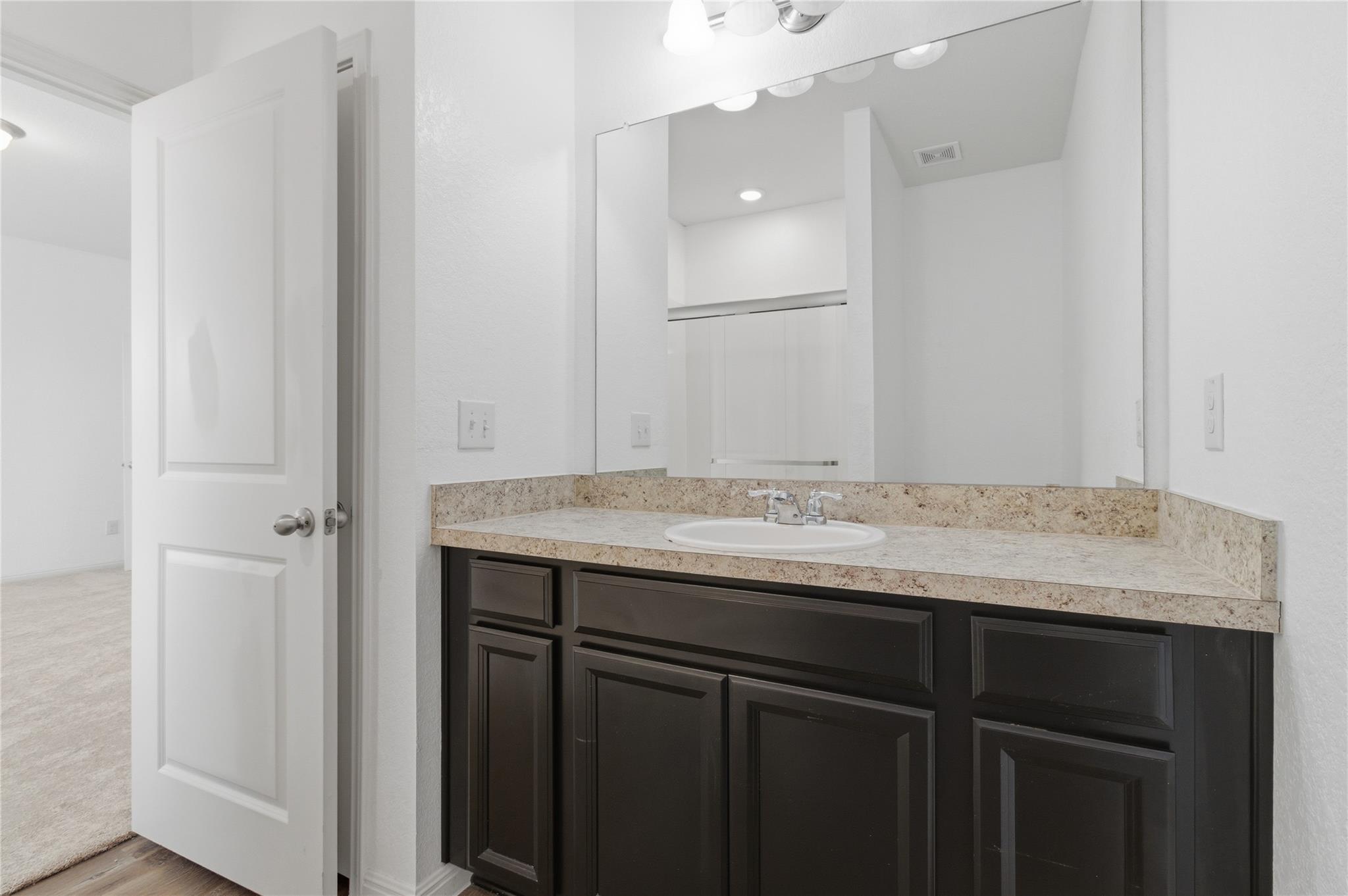 211 Shiro Dr, Kyle, TX 78640