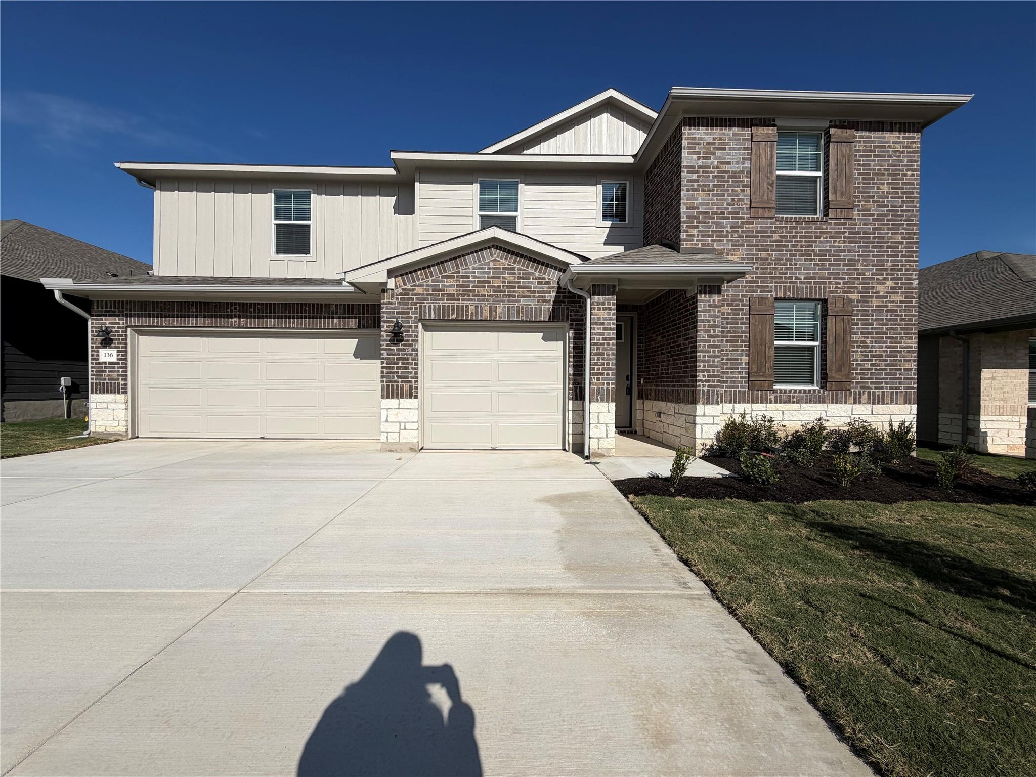 136 Divisadero Dr, Hutto, TX 78634