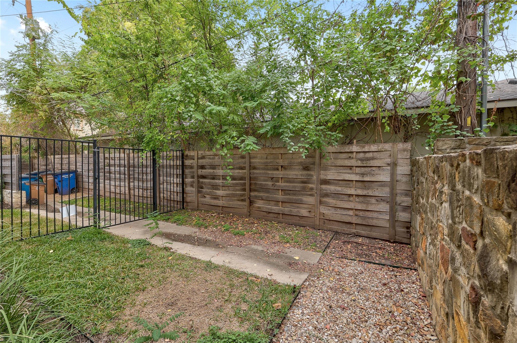 1205 Elm St # 8, Austin, TX 78703