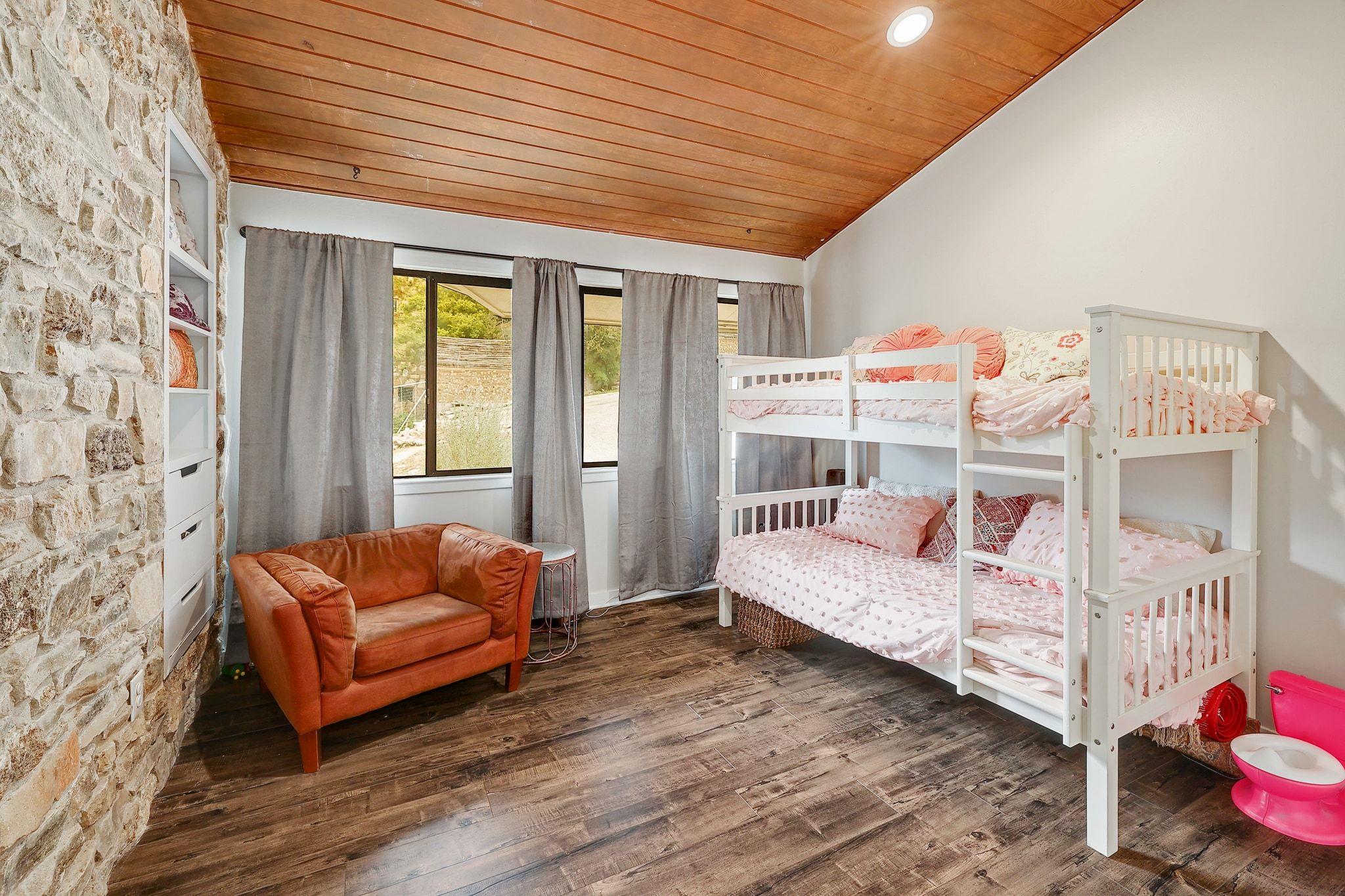 1500 Ridgecrest Dr, Austin, TX 78746