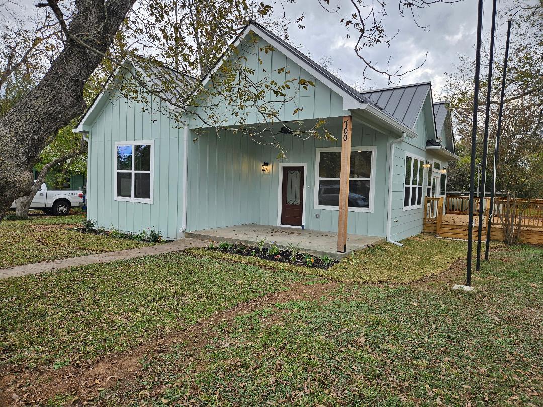 700 N Avenue C, Elgin, TX 78621