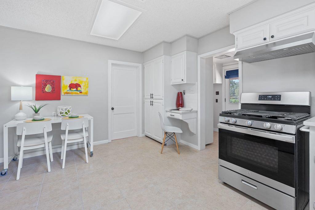 909 Hudgins St, Smithville, TX 78957