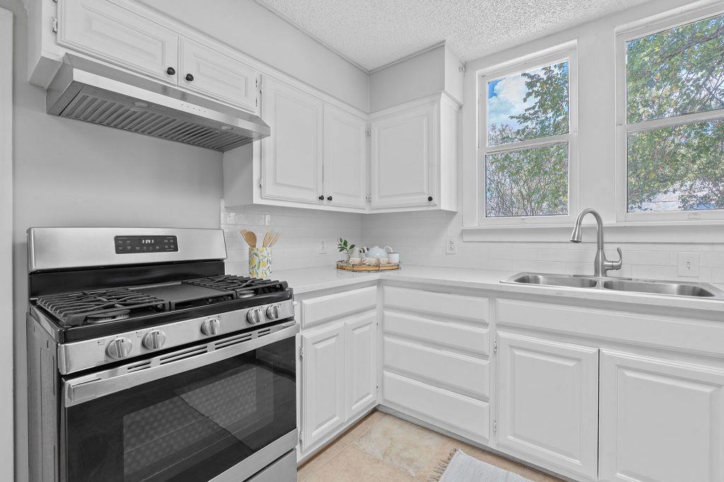 909 Hudgins St, Smithville, TX 78957