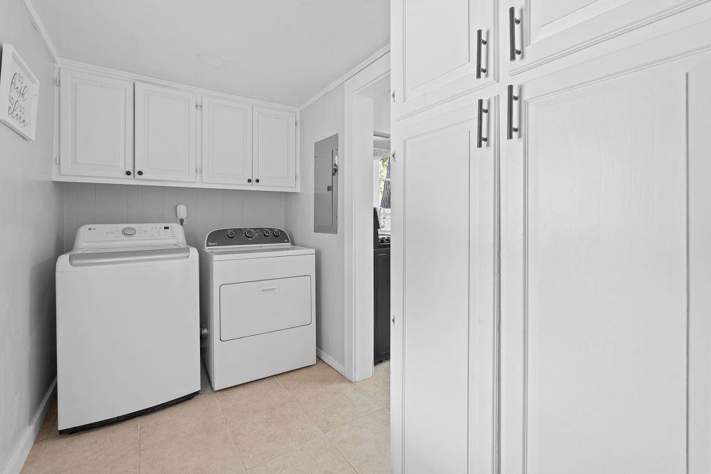 909 Hudgins St, Smithville, TX 78957