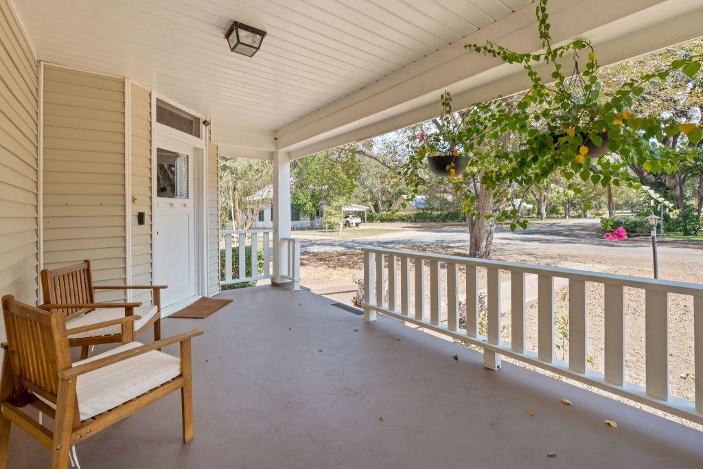 909 Hudgins St, Smithville, TX 78957