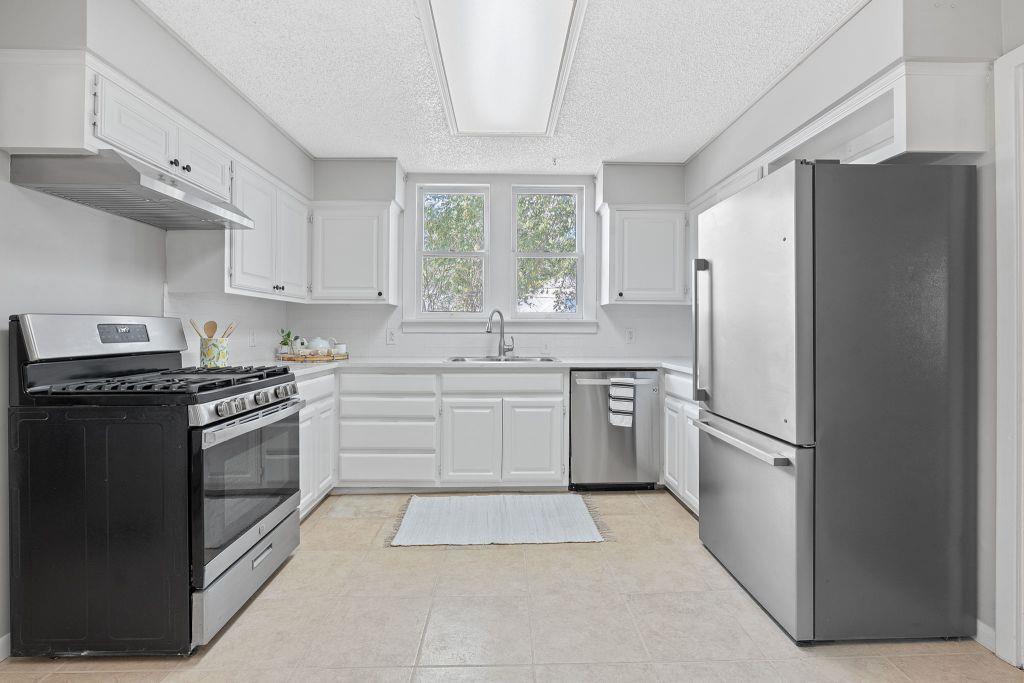 909 Hudgins St, Smithville, TX 78957