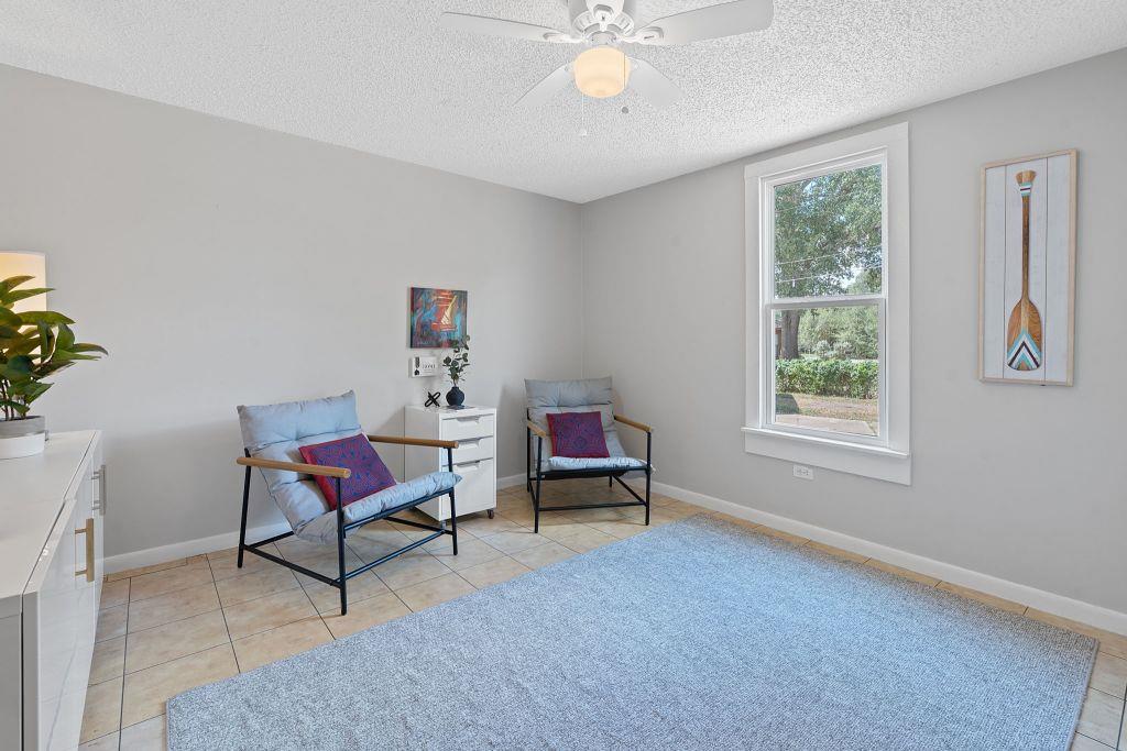 909 Hudgins St, Smithville, TX 78957