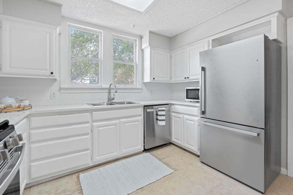 909 Hudgins St, Smithville, TX 78957