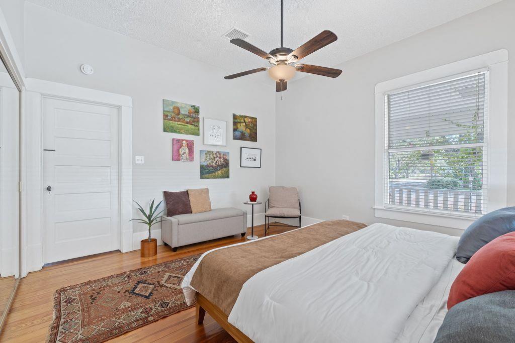 909 Hudgins St, Smithville, TX 78957