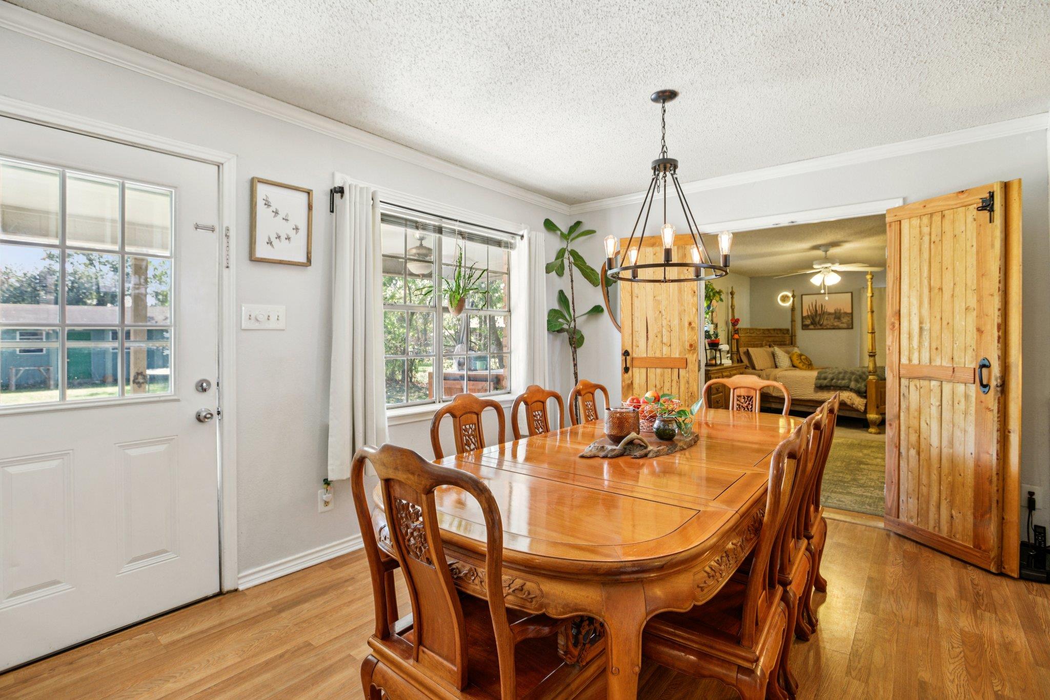 208 E Tomlinson St, Florence, TX 76527