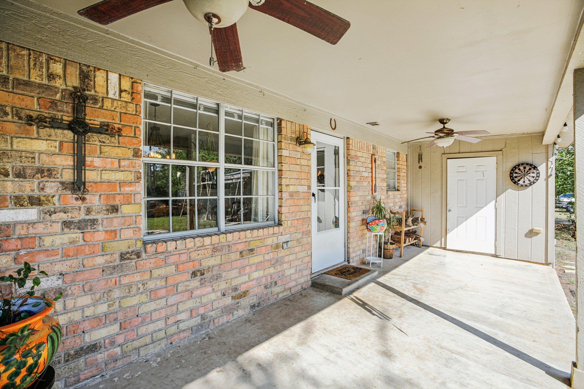 208 E Tomlinson St, Florence, TX 76527