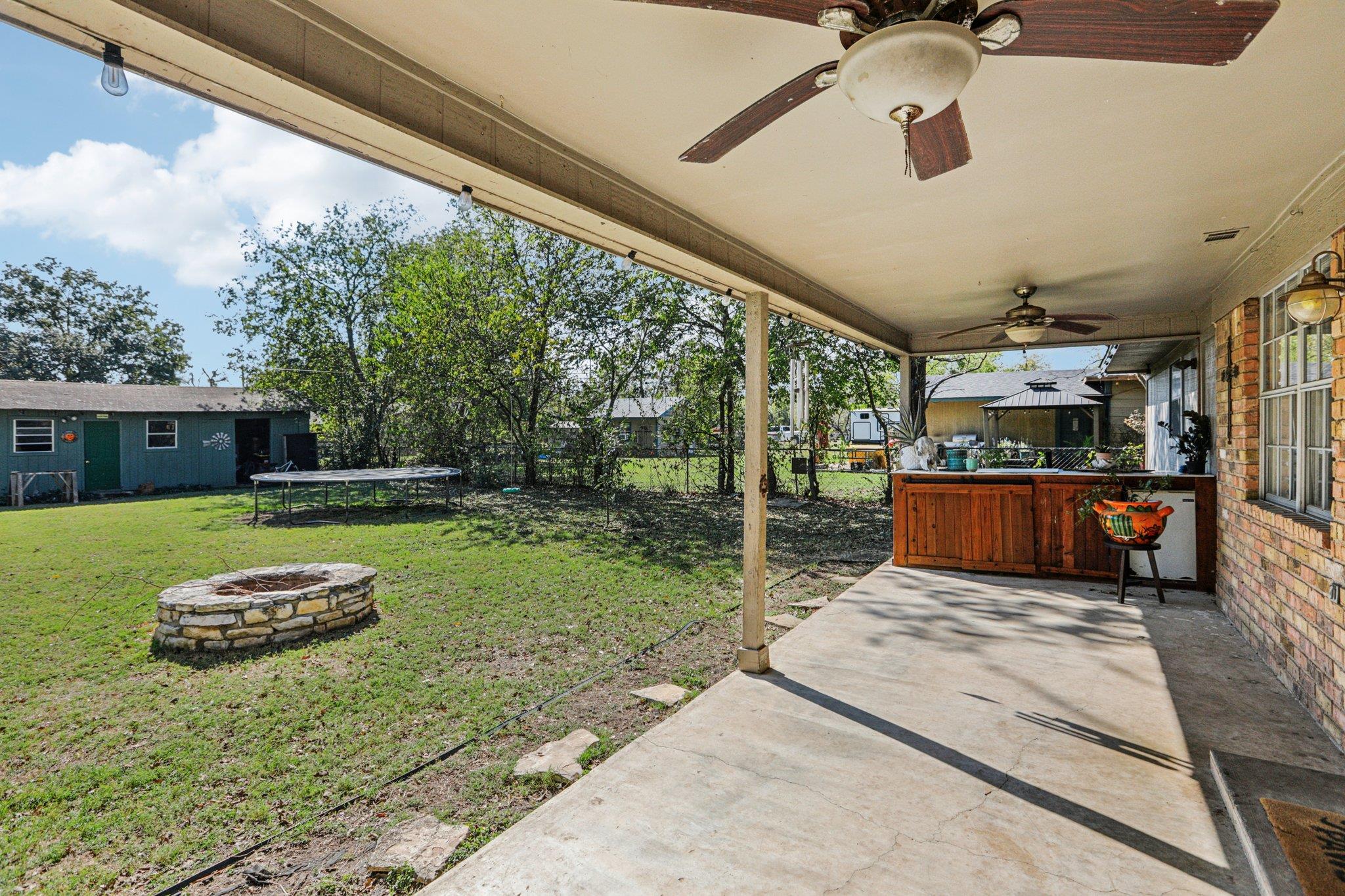 208 E Tomlinson St, Florence, TX 76527