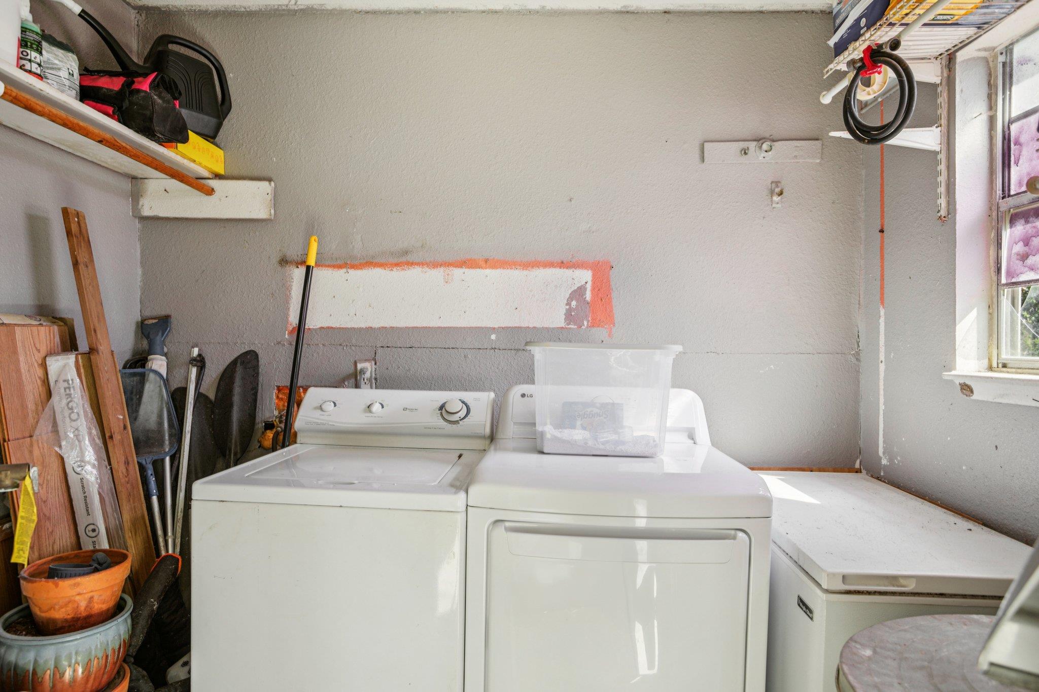 208 E Tomlinson St, Florence, TX 76527