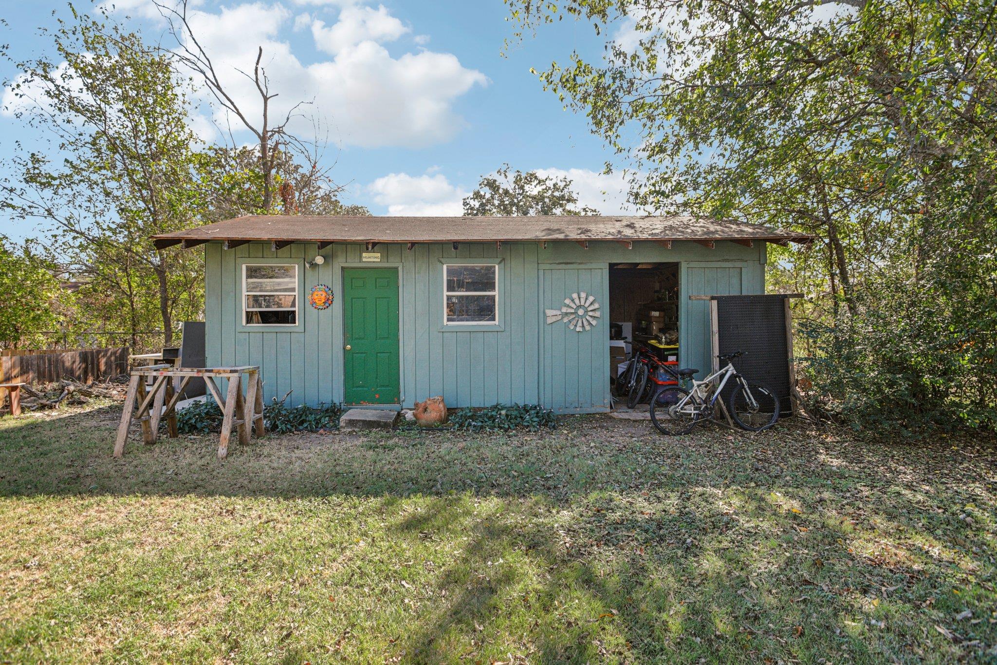 208 E Tomlinson St, Florence, TX 76527
